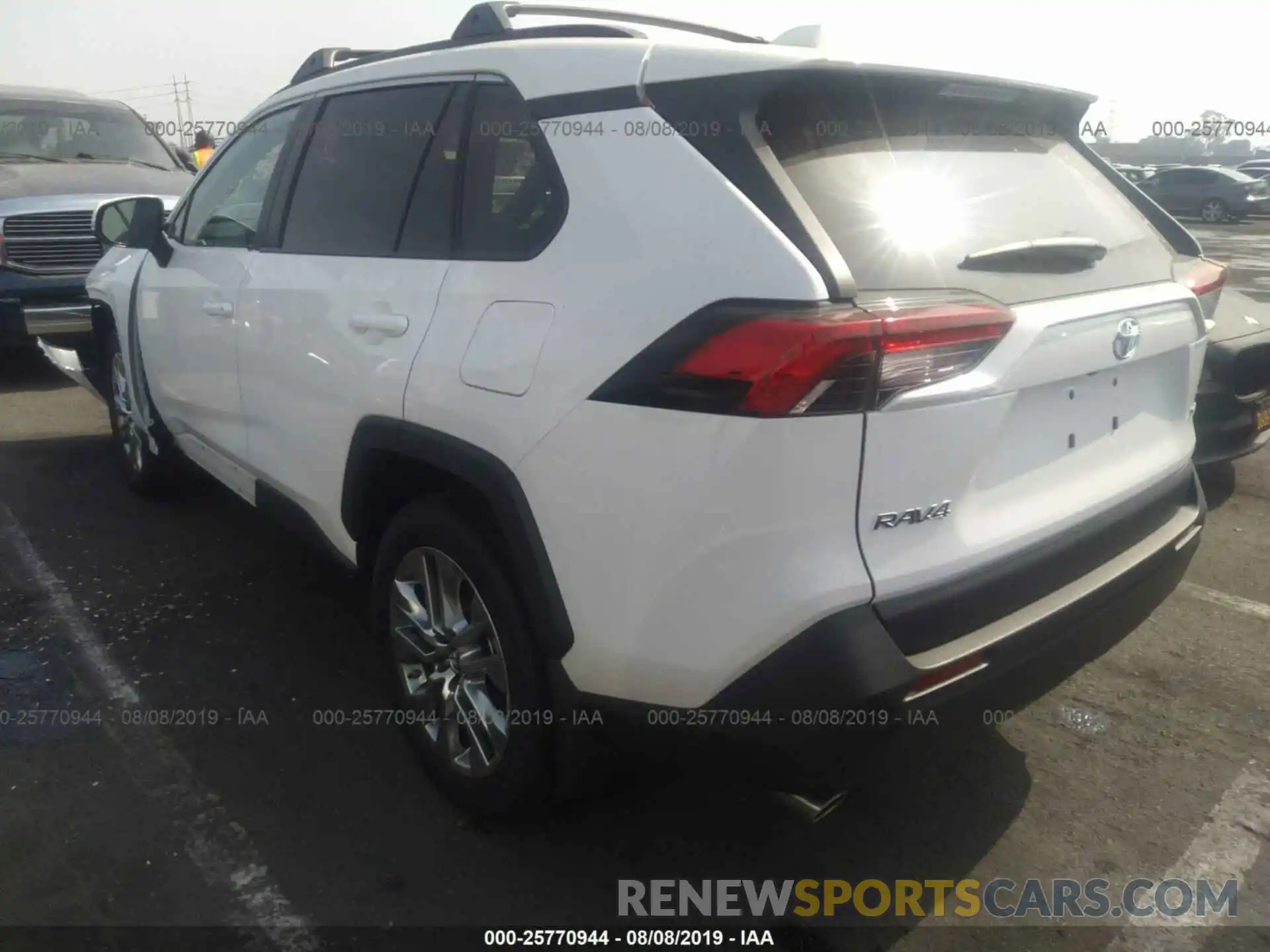 3 Фотография поврежденного автомобиля 2T3C1RFV2KW010562 TOYOTA RAV4 2019