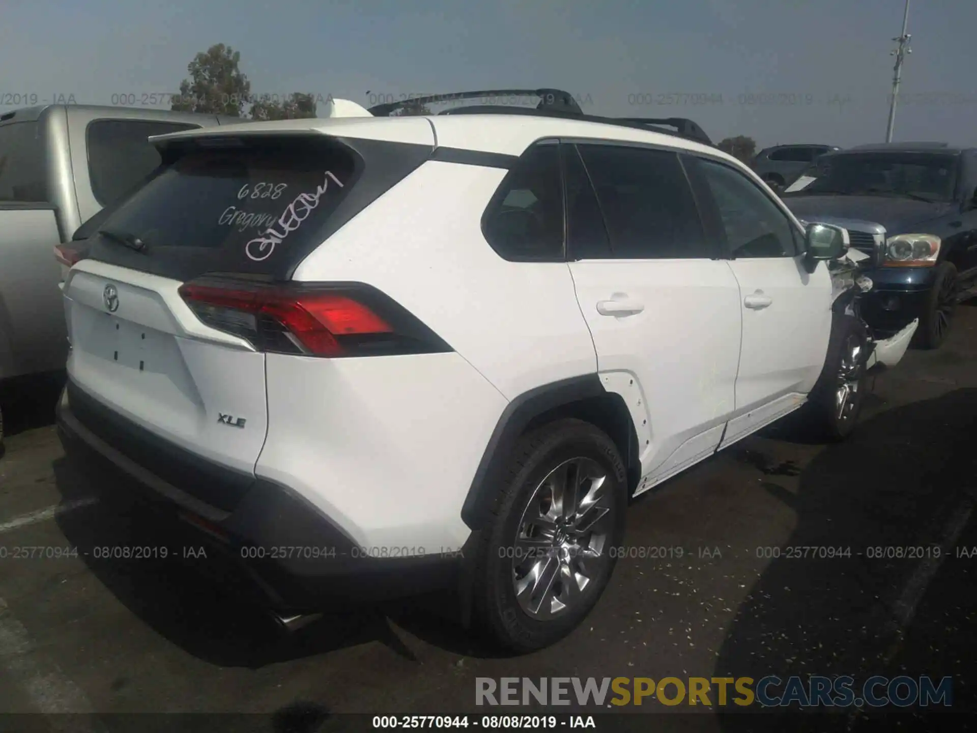 4 Фотография поврежденного автомобиля 2T3C1RFV2KW010562 TOYOTA RAV4 2019