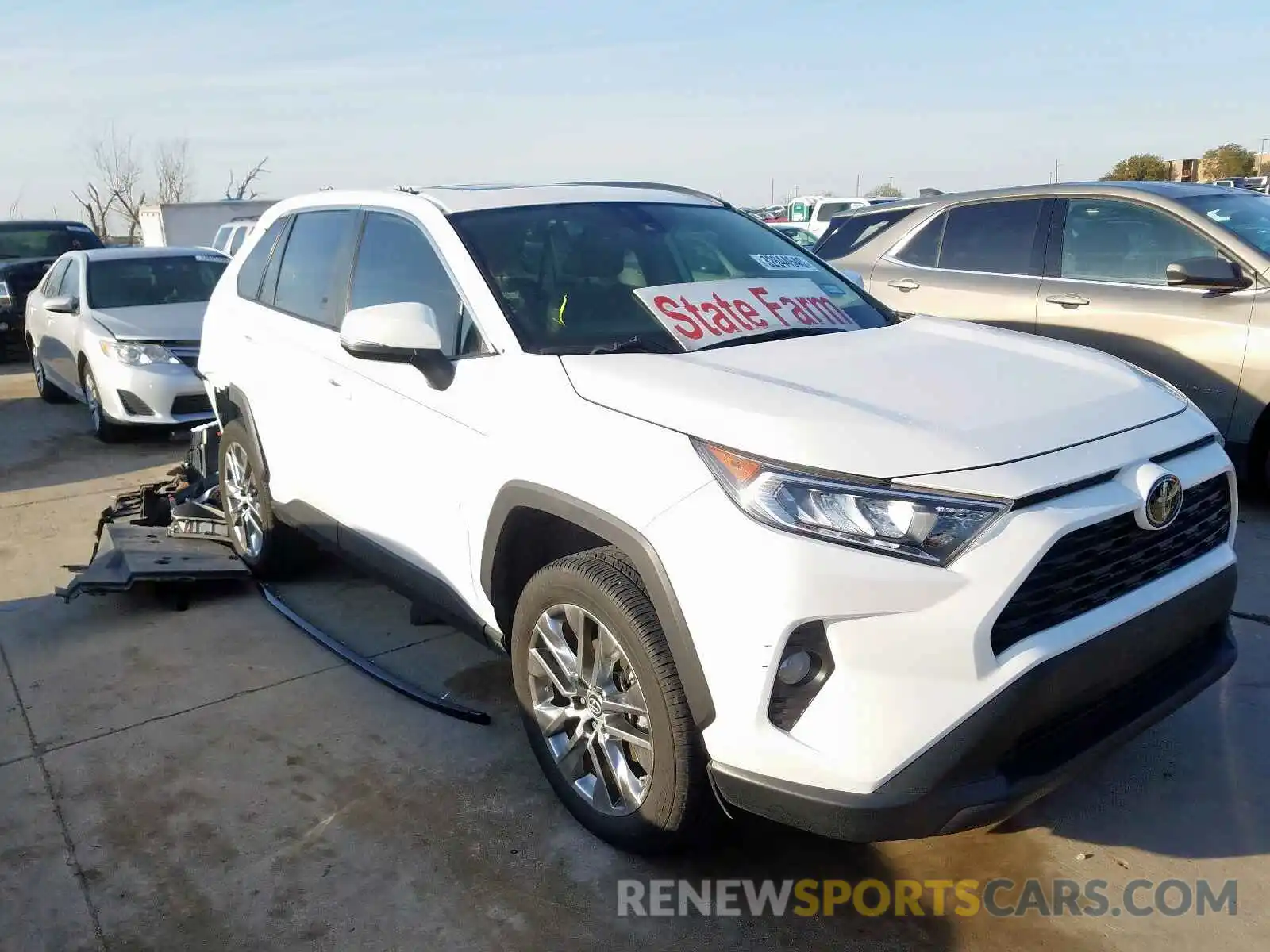 1 Photograph of a damaged car 2T3C1RFV2KW018404 TOYOTA RAV4 2019