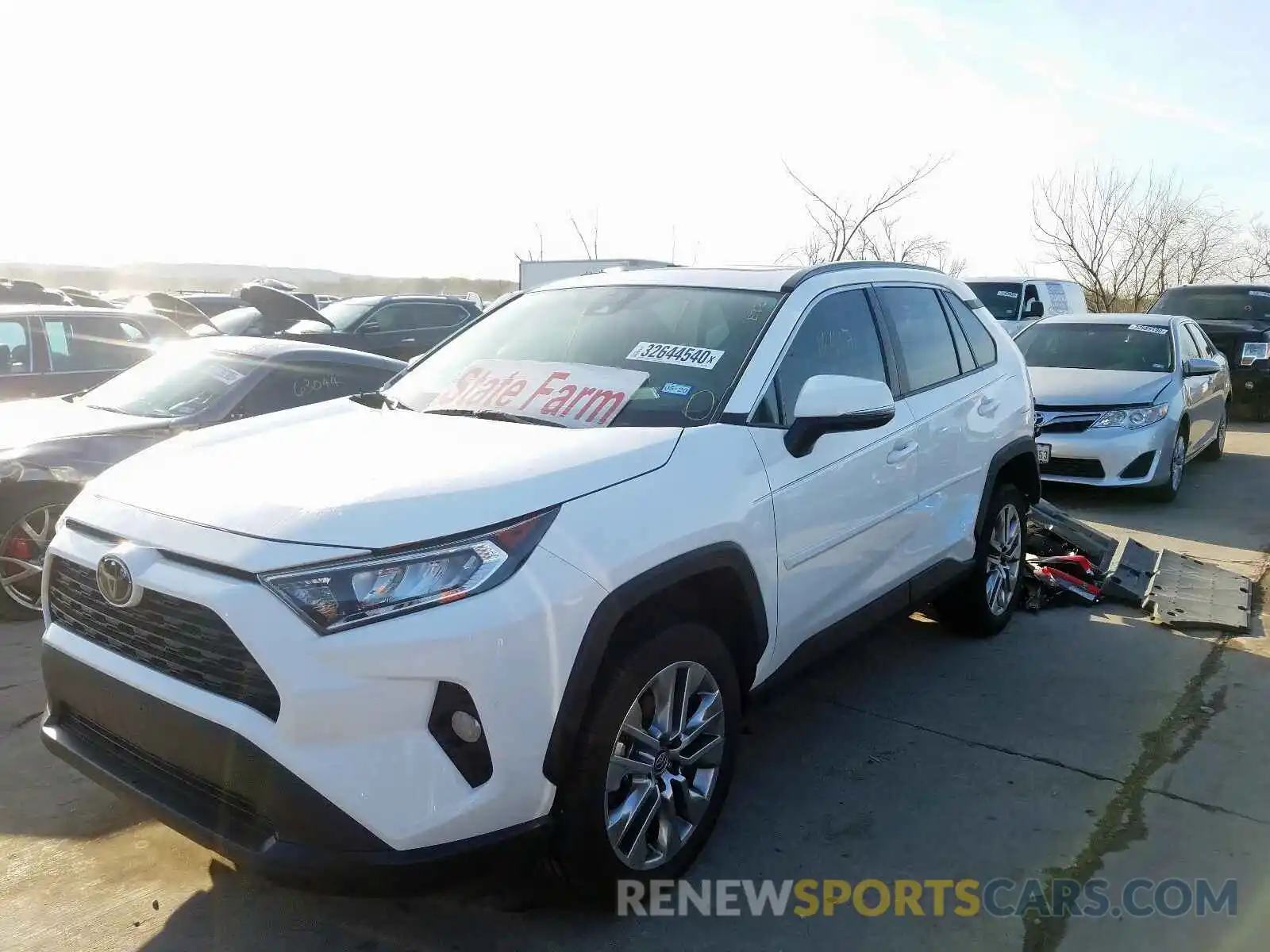 2 Photograph of a damaged car 2T3C1RFV2KW018404 TOYOTA RAV4 2019