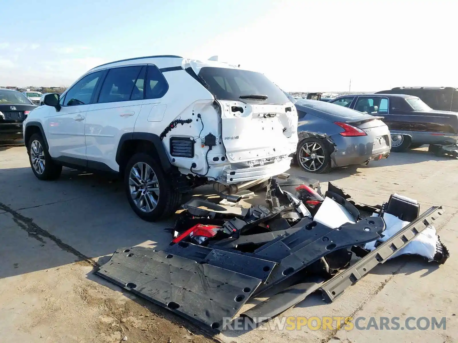 3 Фотография поврежденного автомобиля 2T3C1RFV2KW018404 TOYOTA RAV4 2019