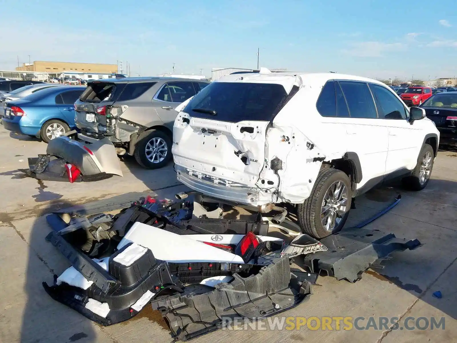 4 Photograph of a damaged car 2T3C1RFV2KW018404 TOYOTA RAV4 2019