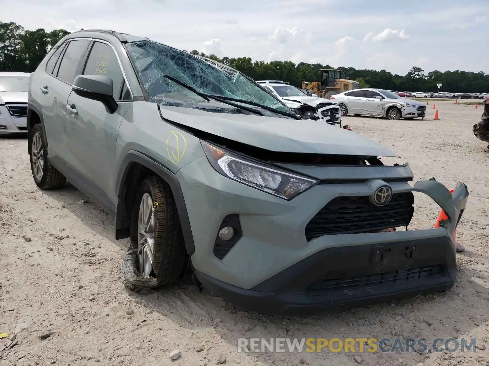 1 Photograph of a damaged car 2T3C1RFV2KW033422 TOYOTA RAV4 2019