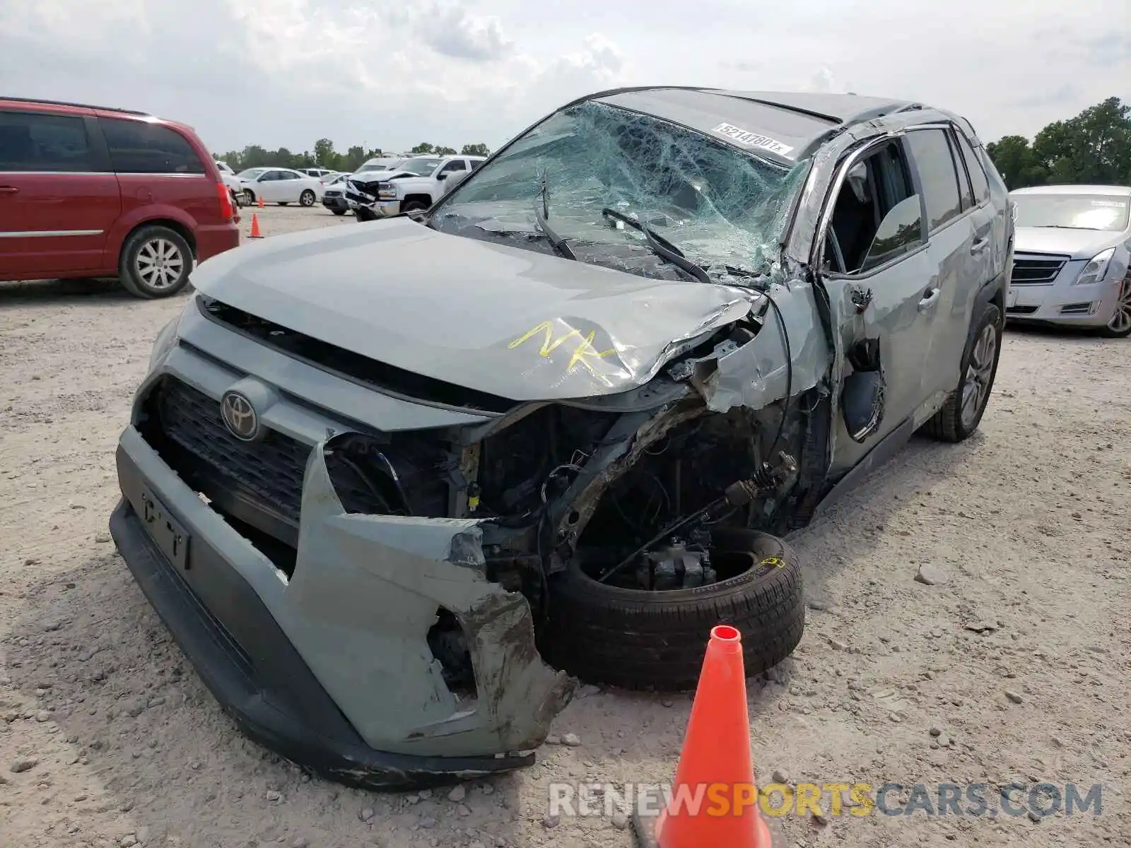 2 Photograph of a damaged car 2T3C1RFV2KW033422 TOYOTA RAV4 2019