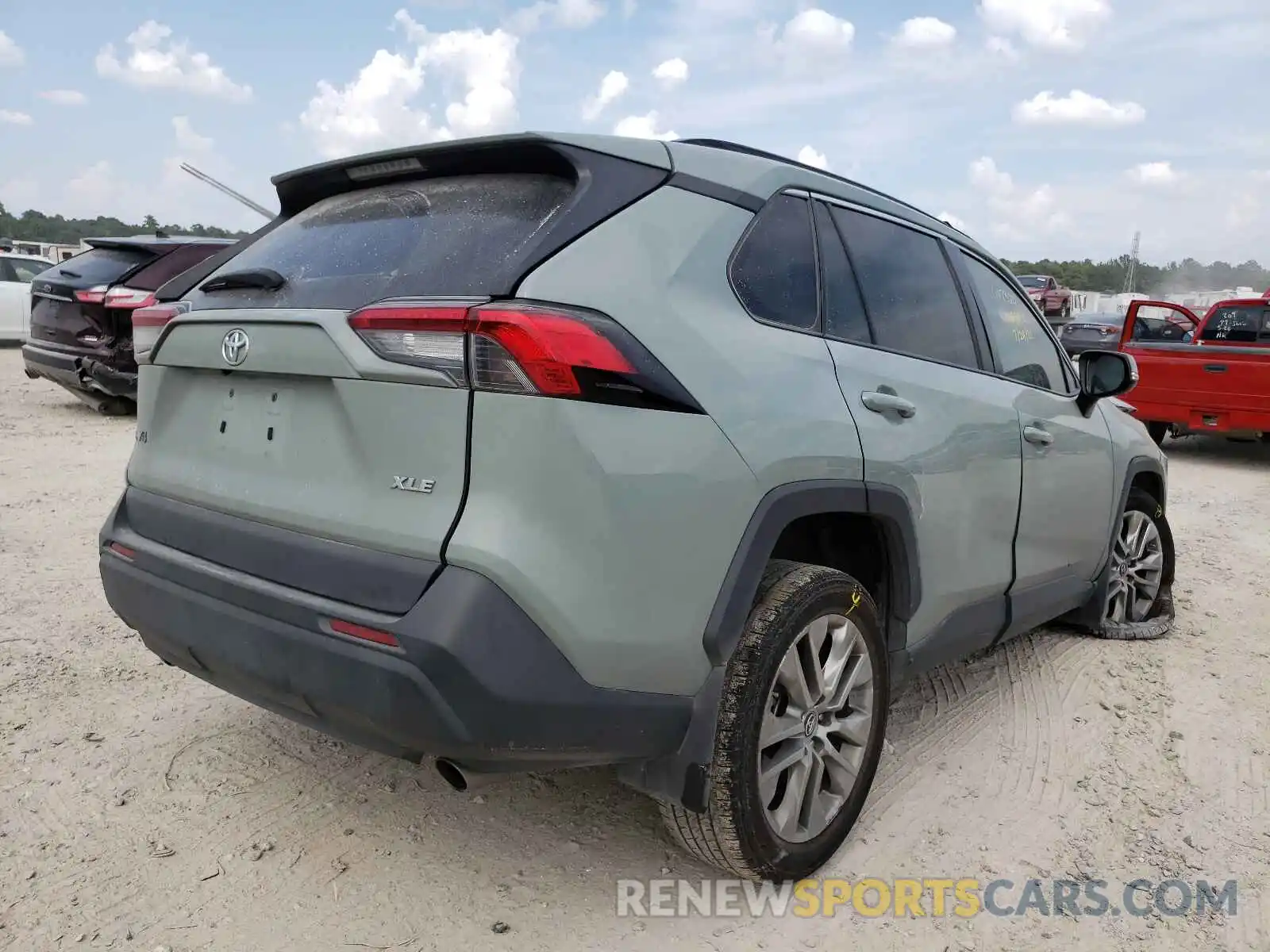 4 Photograph of a damaged car 2T3C1RFV2KW033422 TOYOTA RAV4 2019