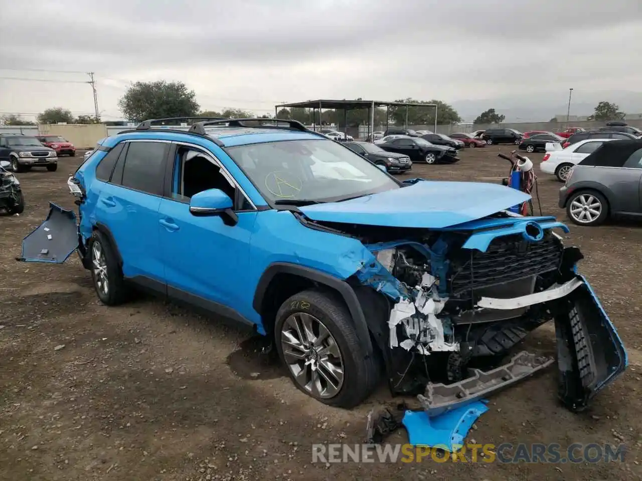 1 Photograph of a damaged car 2T3C1RFV2KW055338 TOYOTA RAV4 2019