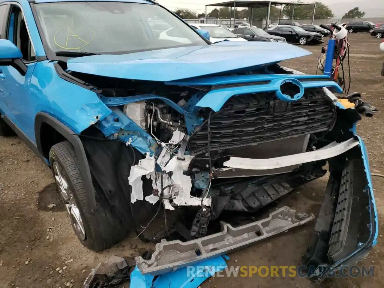 9 Photograph of a damaged car 2T3C1RFV2KW055338 TOYOTA RAV4 2019