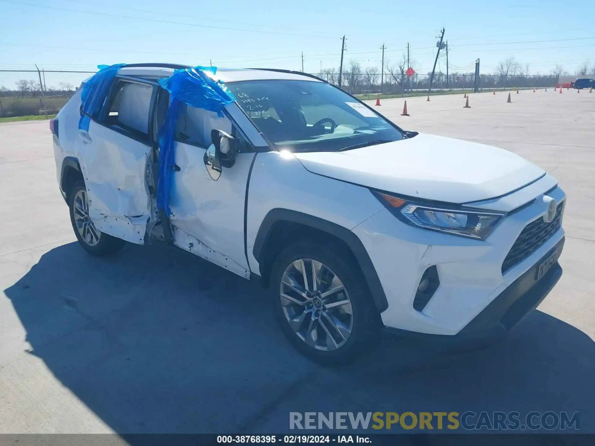 1 Photograph of a damaged car 2T3C1RFV3KC012127 TOYOTA RAV4 2019