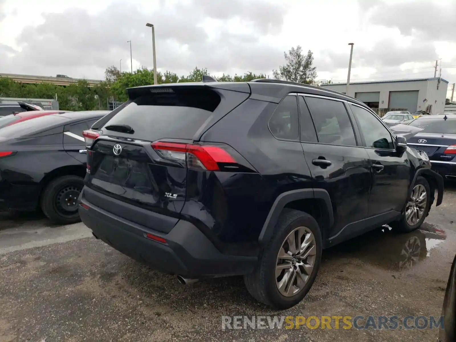 4 Photograph of a damaged car 2T3C1RFV3KW014068 TOYOTA RAV4 2019