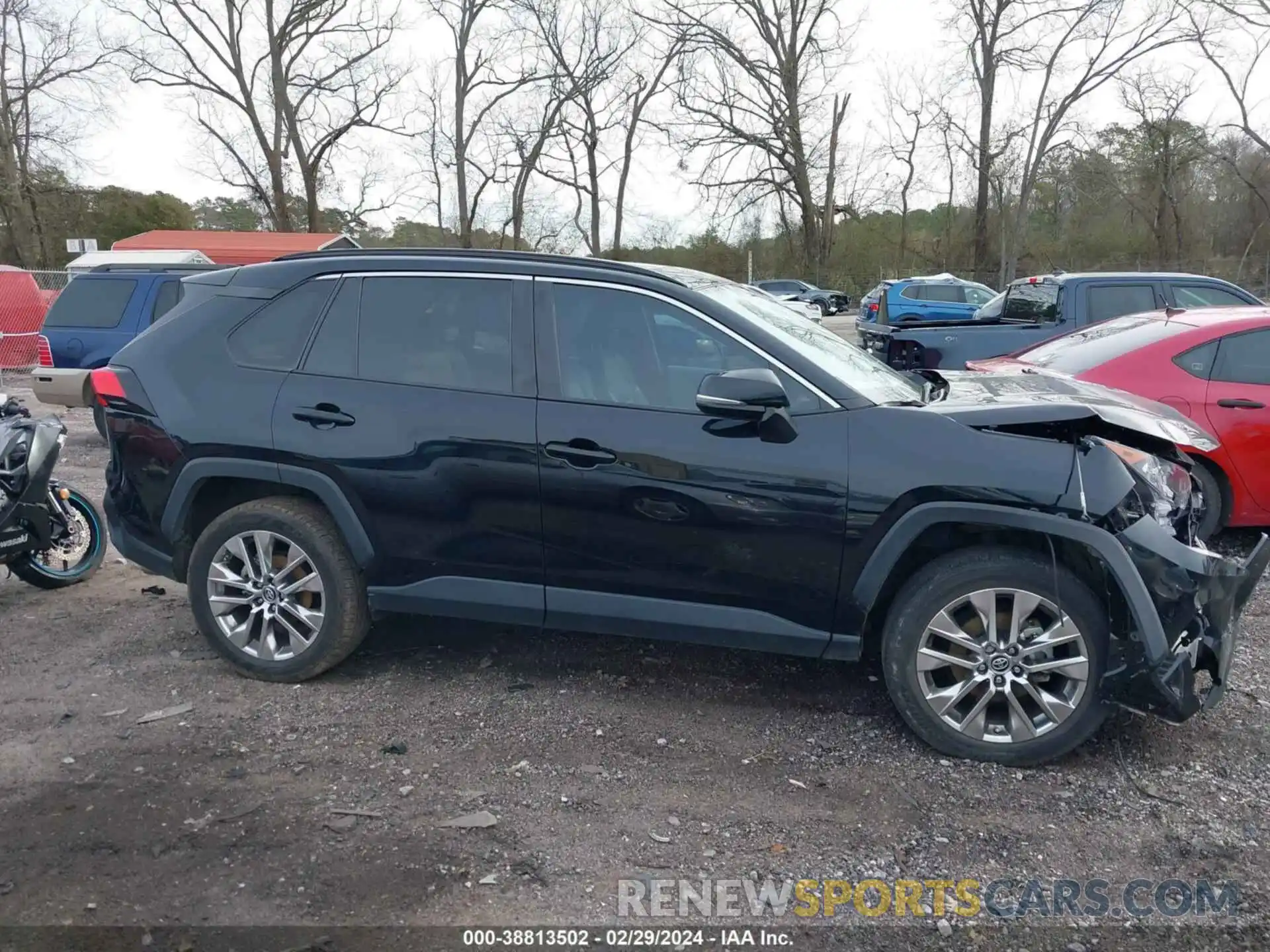 13 Photograph of a damaged car 2T3C1RFV3KW022798 TOYOTA RAV4 2019