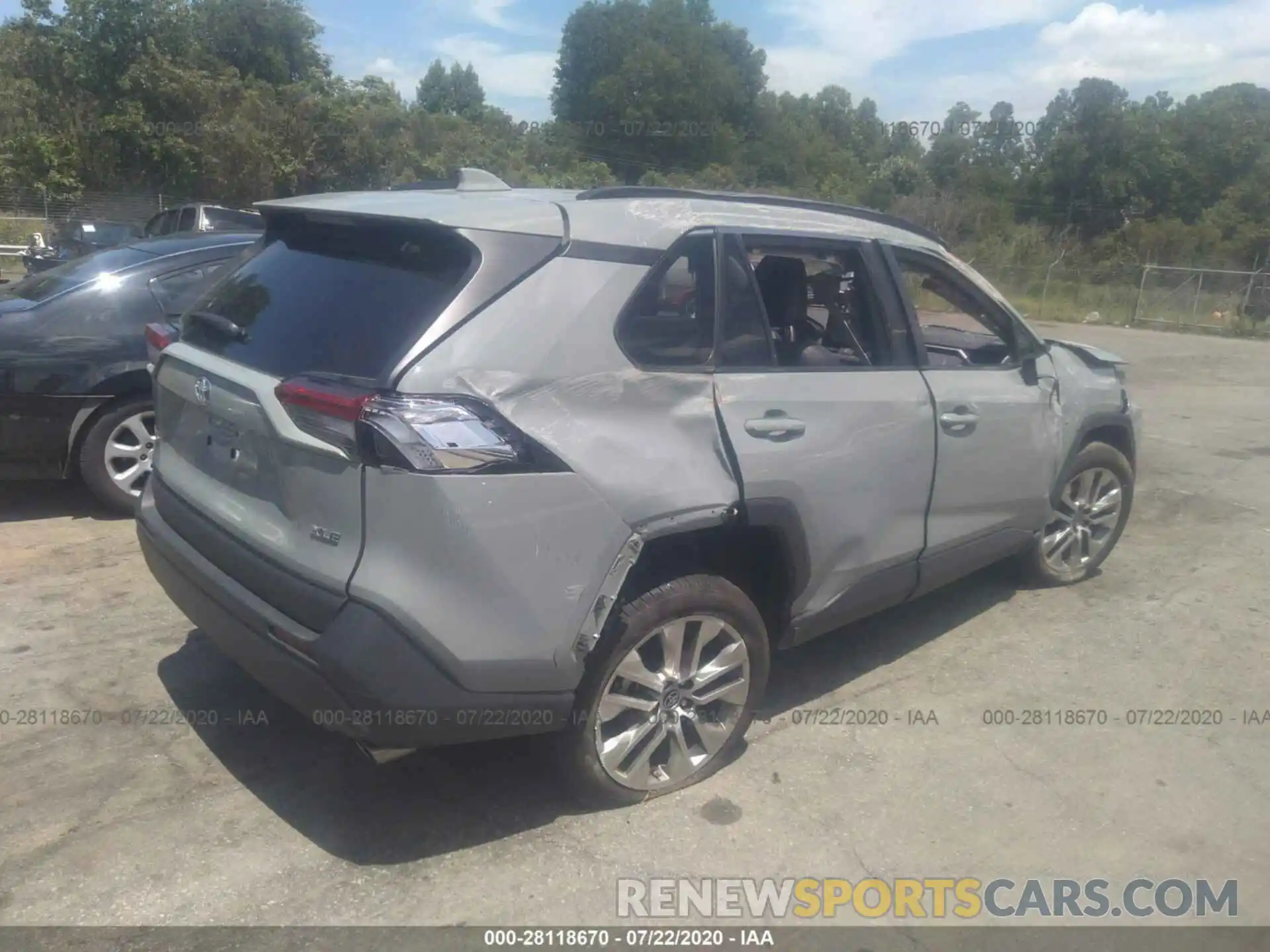 4 Photograph of a damaged car 2T3C1RFV3KW025152 TOYOTA RAV4 2019