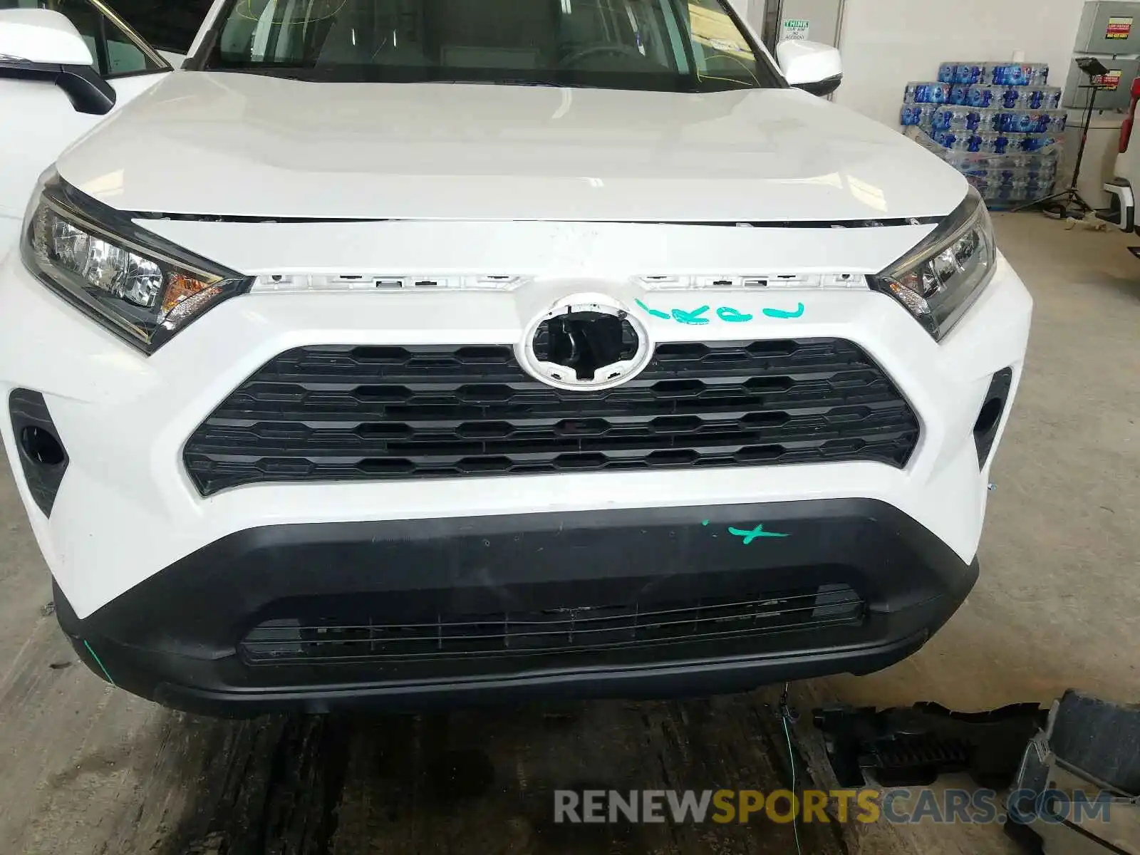 9 Photograph of a damaged car 2T3C1RFV3KW035485 TOYOTA RAV4 2019