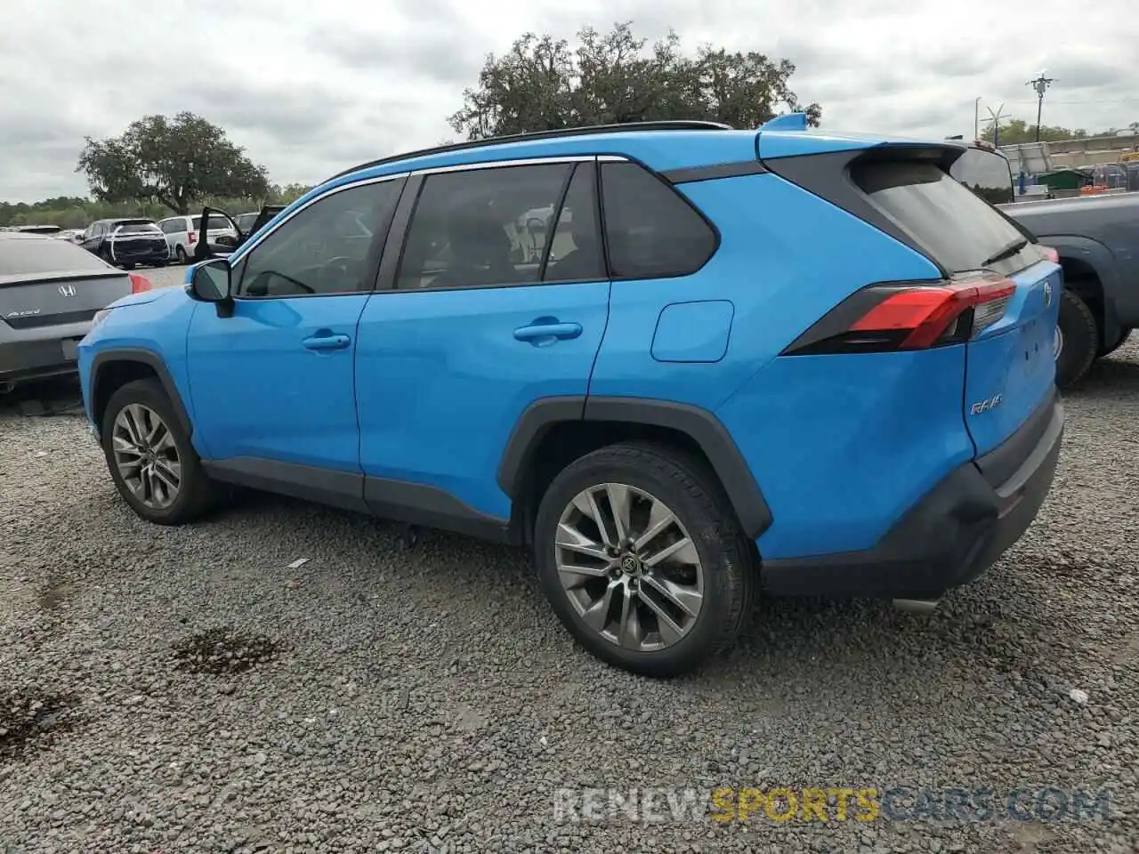 2 Photograph of a damaged car 2T3C1RFV3KW044381 TOYOTA RAV4 2019