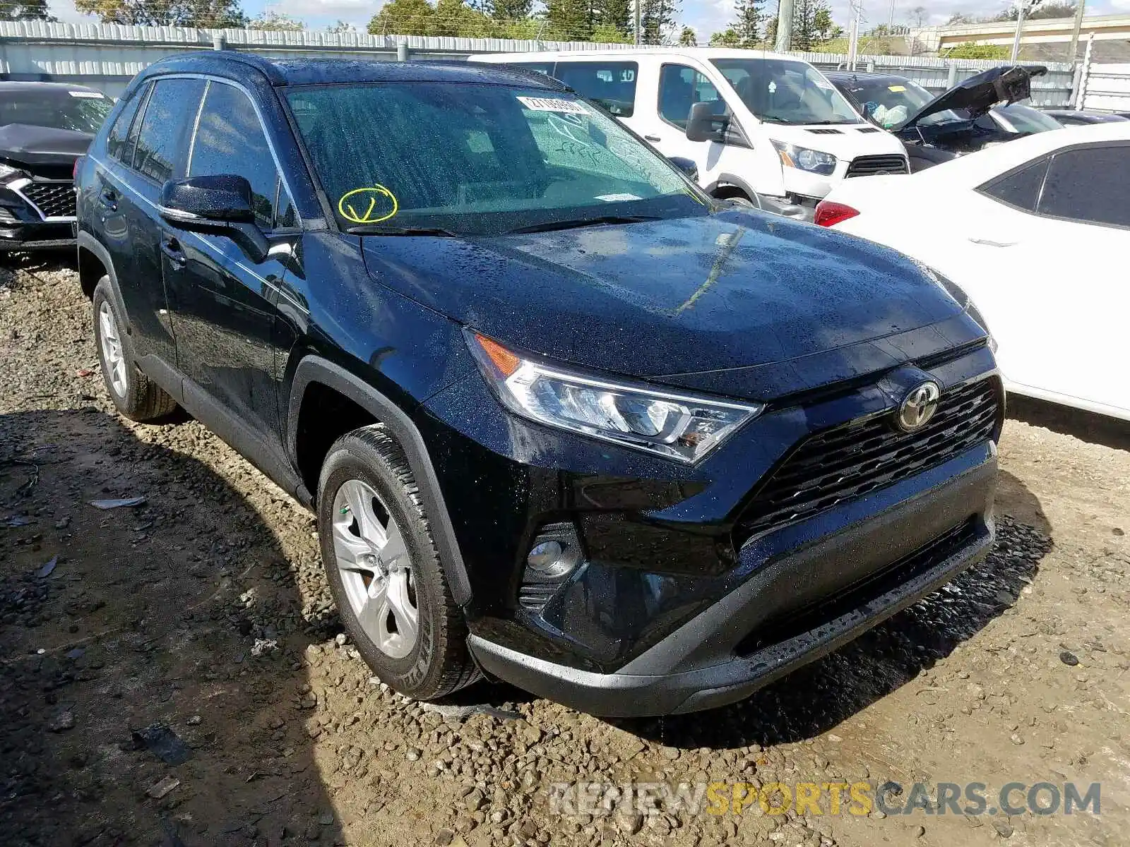 1 Фотография поврежденного автомобиля 2T3C1RFV3KW048916 TOYOTA RAV4 2019