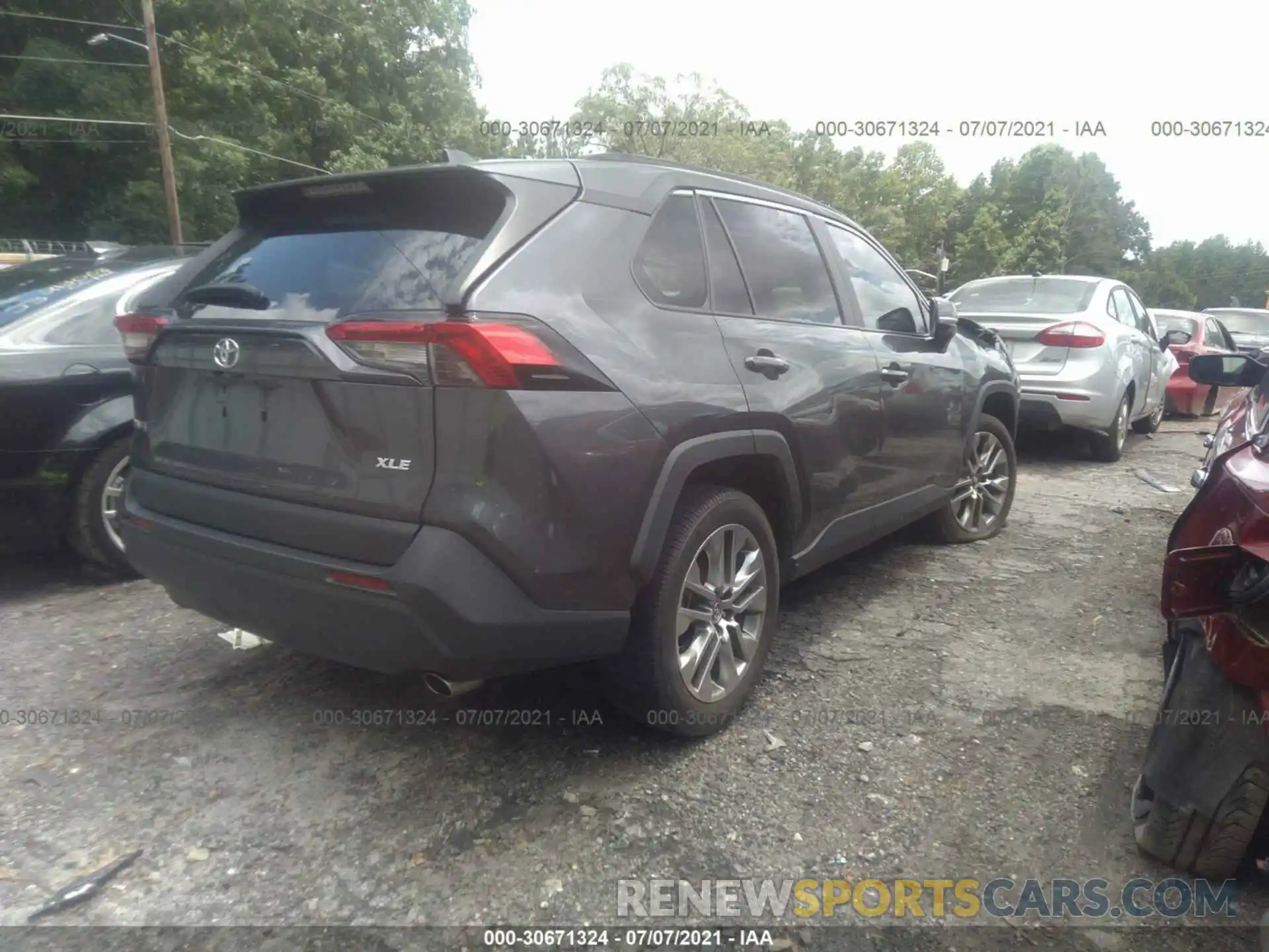 4 Photograph of a damaged car 2T3C1RFV4KC012783 TOYOTA RAV4 2019