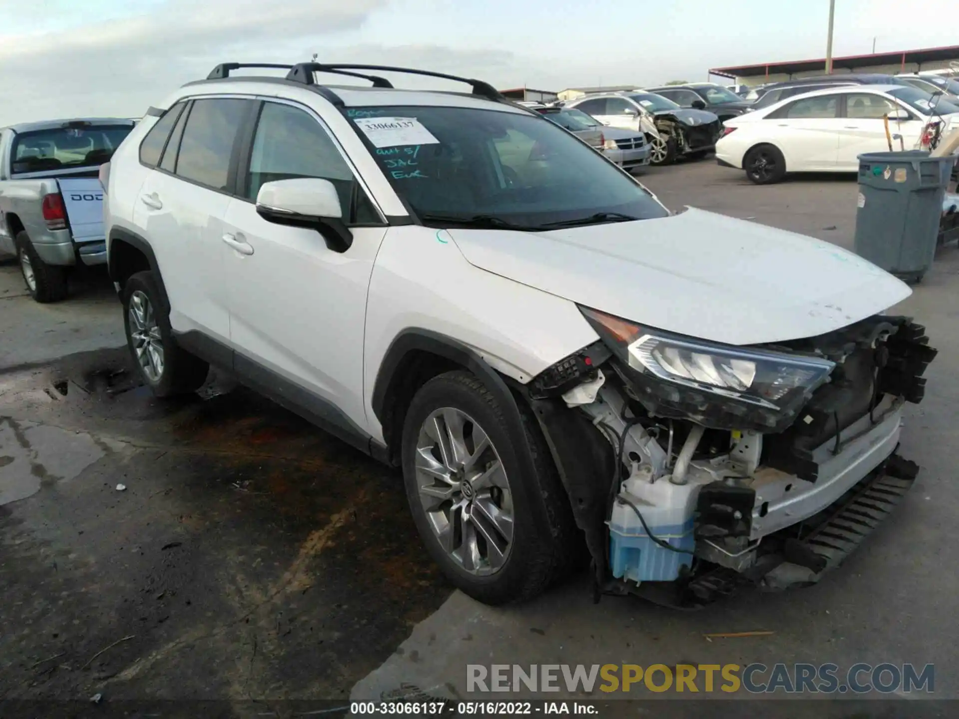 1 Photograph of a damaged car 2T3C1RFV4KC013951 TOYOTA RAV4 2019