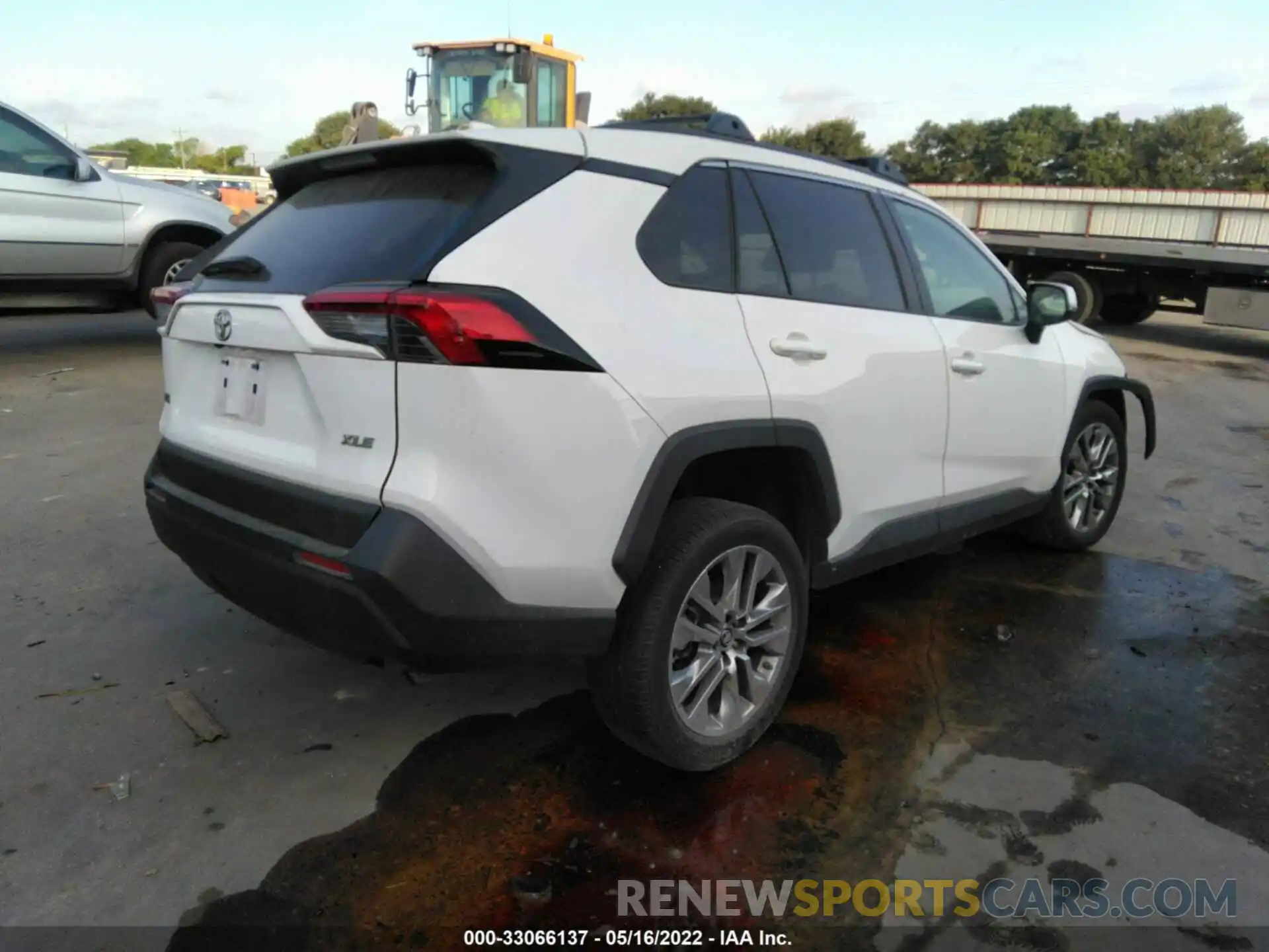 4 Photograph of a damaged car 2T3C1RFV4KC013951 TOYOTA RAV4 2019