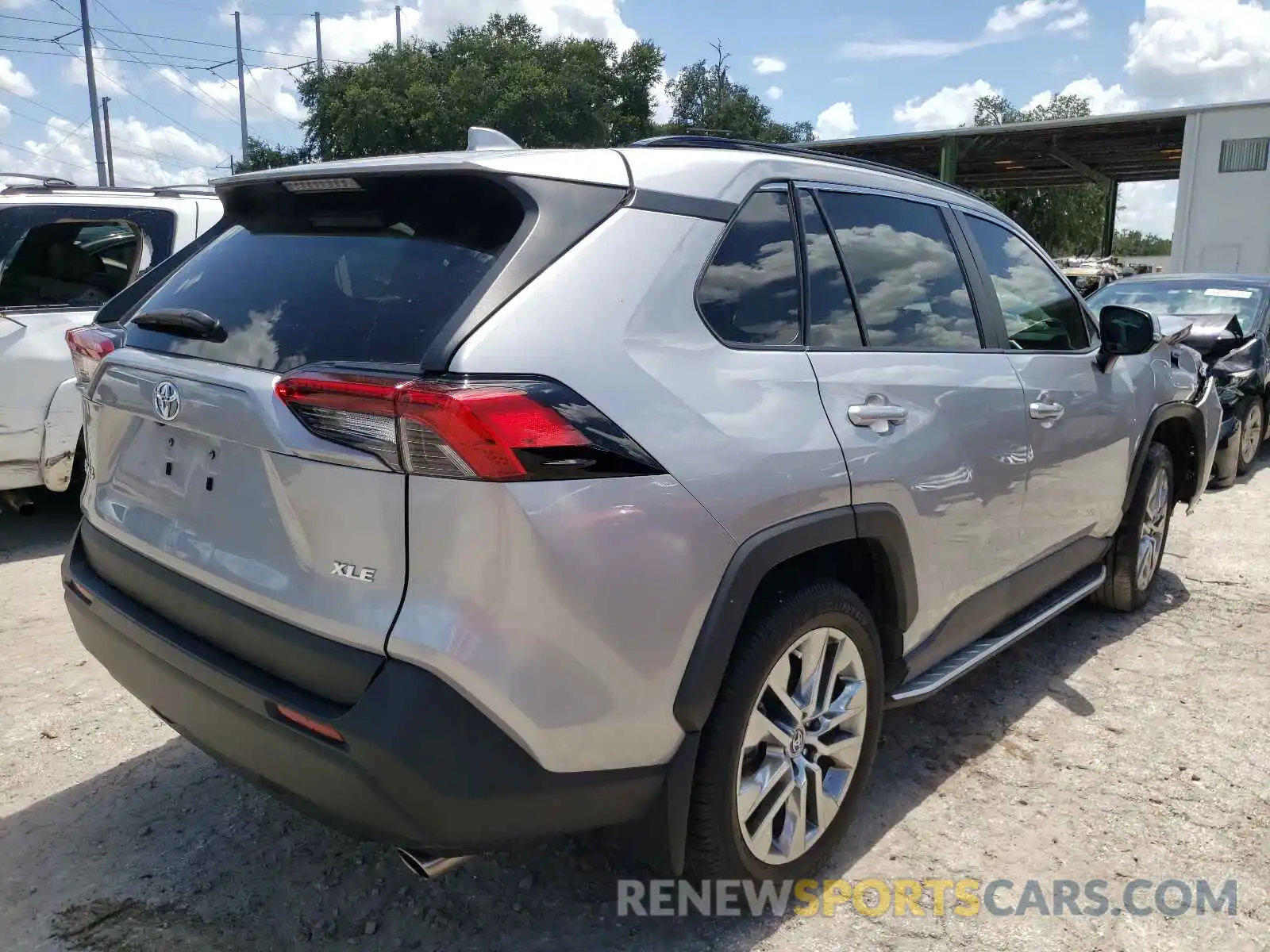 4 Photograph of a damaged car 2T3C1RFV4KC015330 TOYOTA RAV4 2019