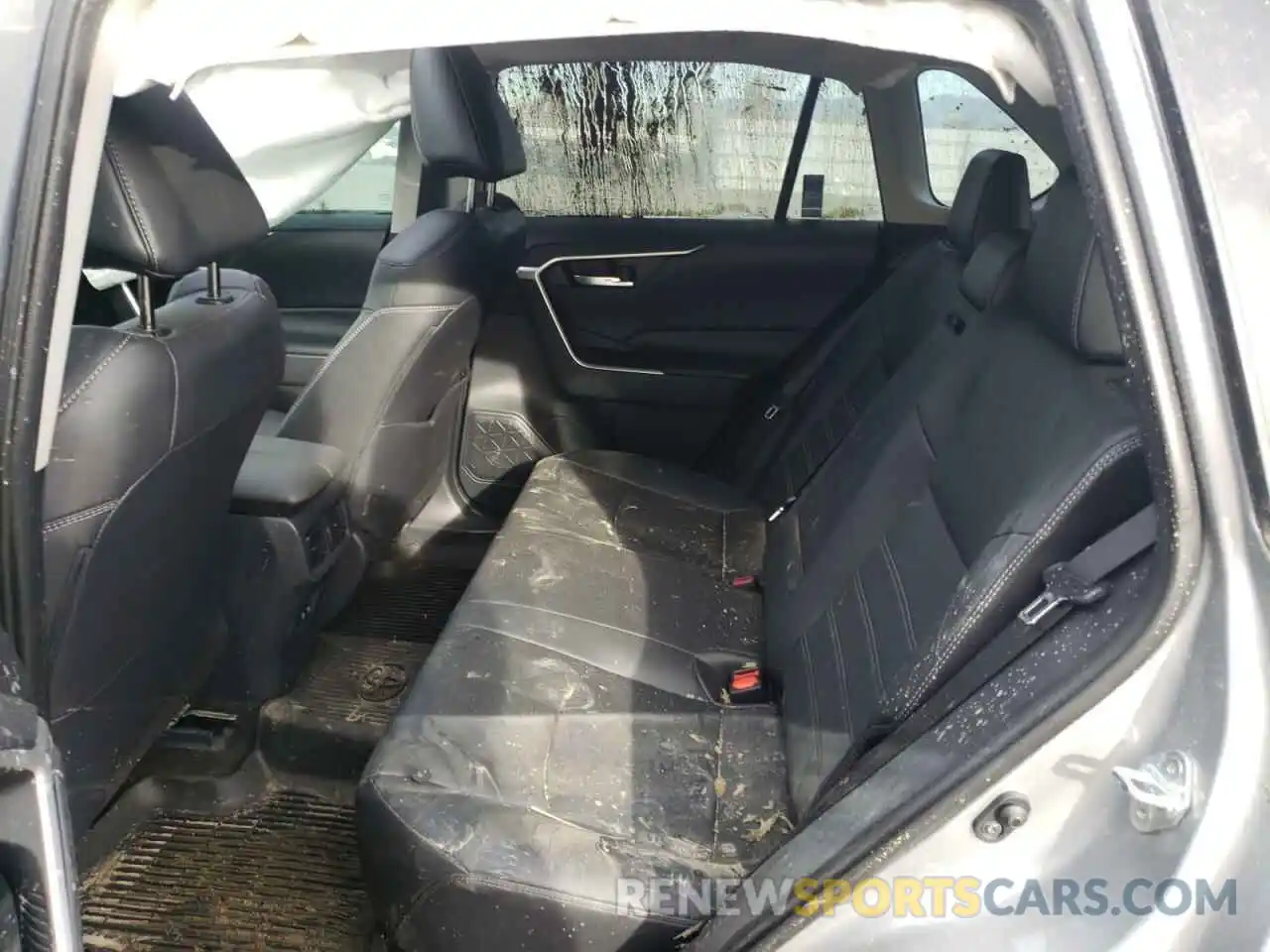 6 Photograph of a damaged car 2T3C1RFV4KC028756 TOYOTA RAV4 2019