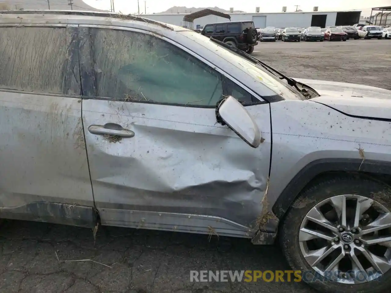 9 Photograph of a damaged car 2T3C1RFV4KC028756 TOYOTA RAV4 2019