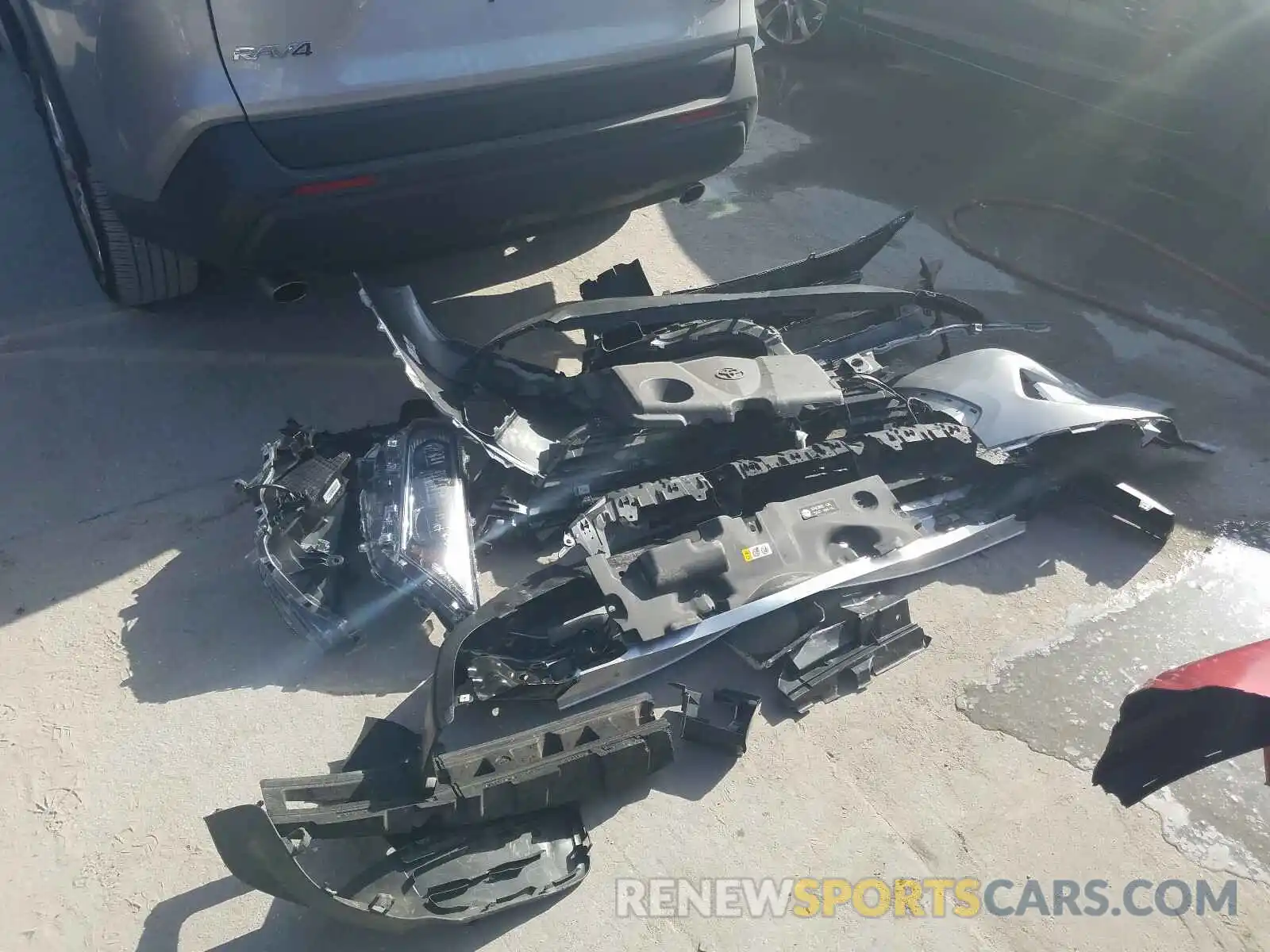 9 Photograph of a damaged car 2T3C1RFV4KW007100 TOYOTA RAV4 2019