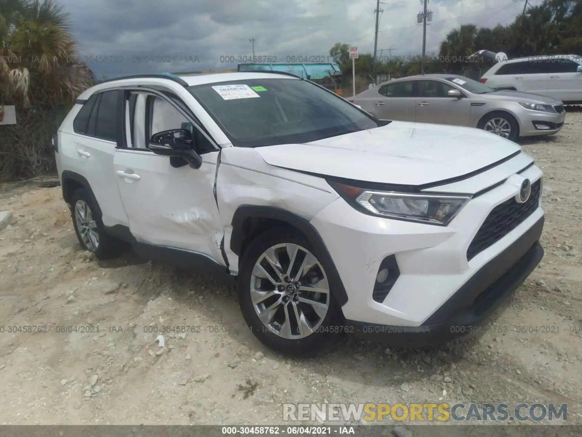 1 Photograph of a damaged car 2T3C1RFV4KW010269 TOYOTA RAV4 2019