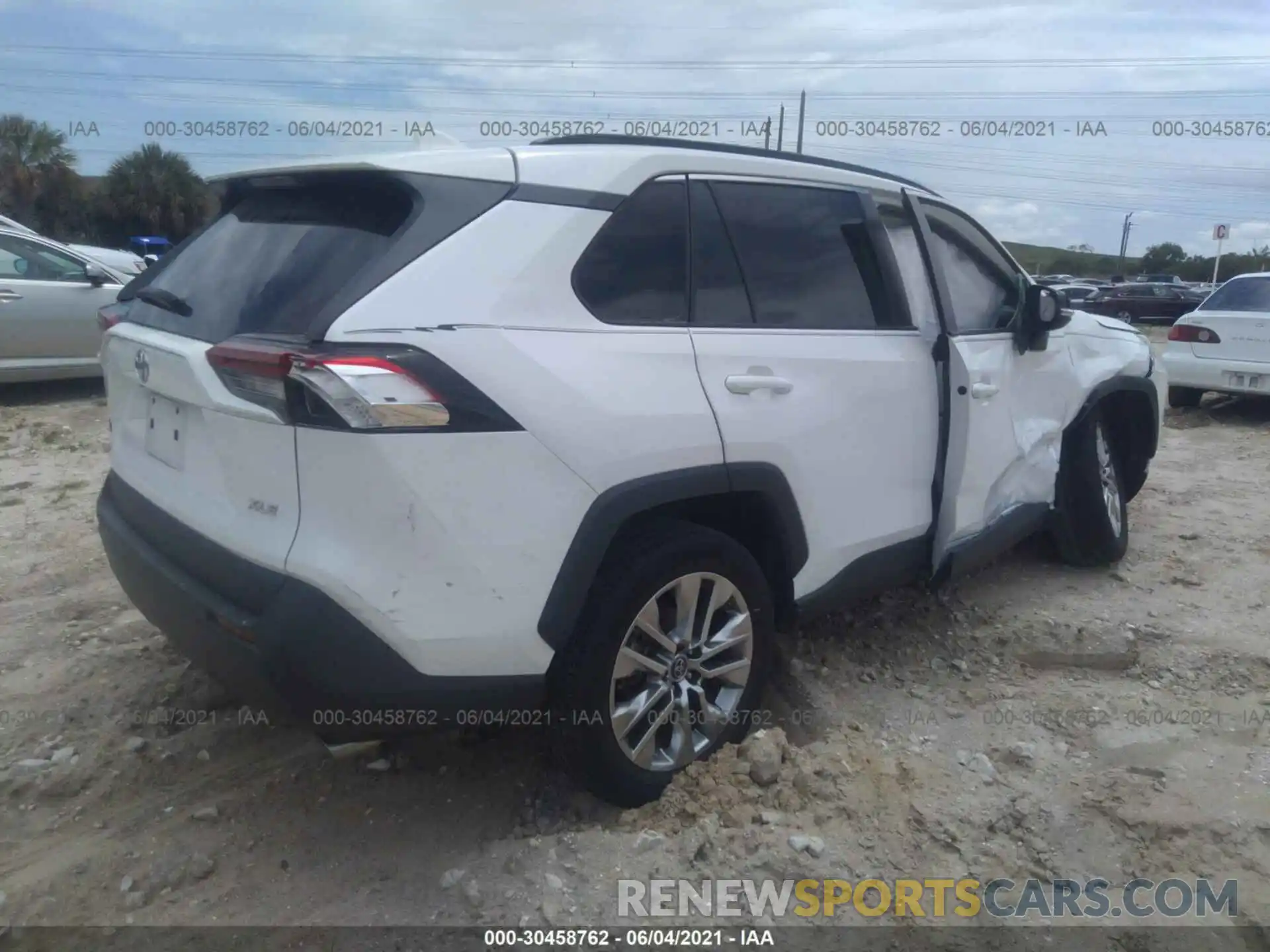 4 Photograph of a damaged car 2T3C1RFV4KW010269 TOYOTA RAV4 2019