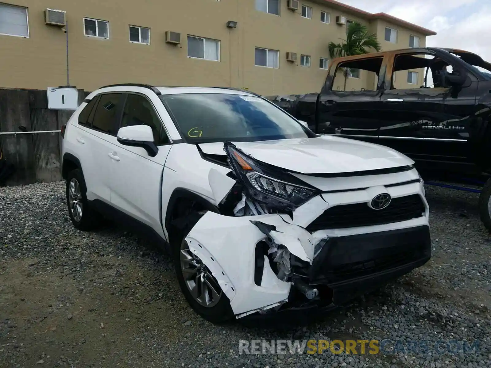 1 Photograph of a damaged car 2T3C1RFV4KW014368 TOYOTA RAV4 2019