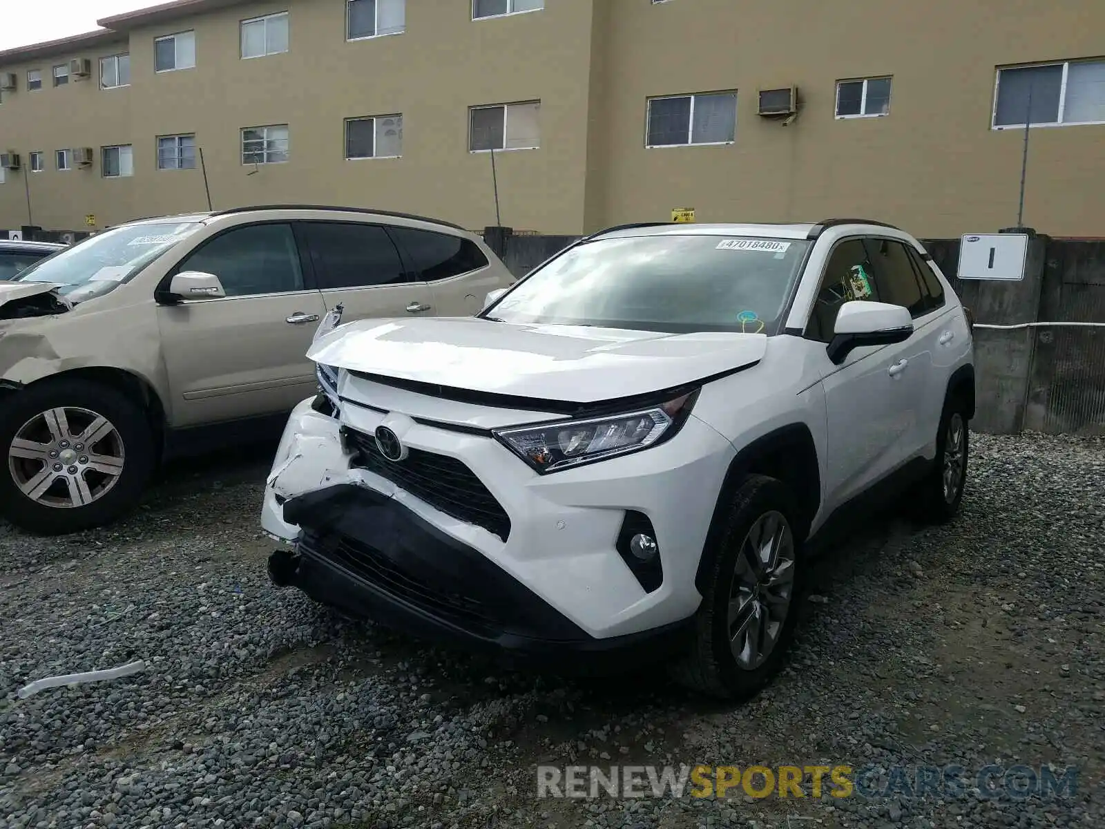 2 Фотография поврежденного автомобиля 2T3C1RFV4KW014368 TOYOTA RAV4 2019