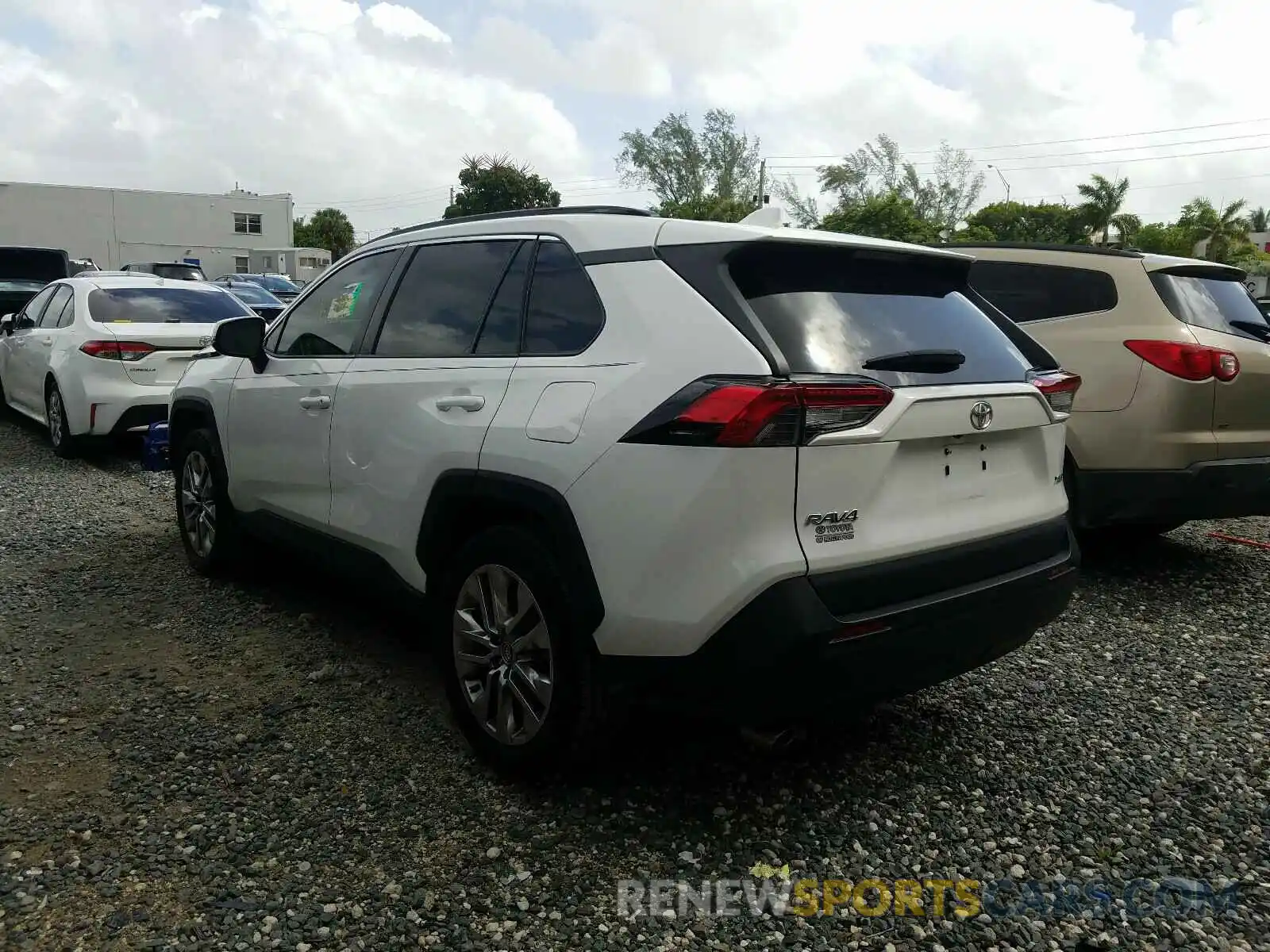 3 Photograph of a damaged car 2T3C1RFV4KW014368 TOYOTA RAV4 2019