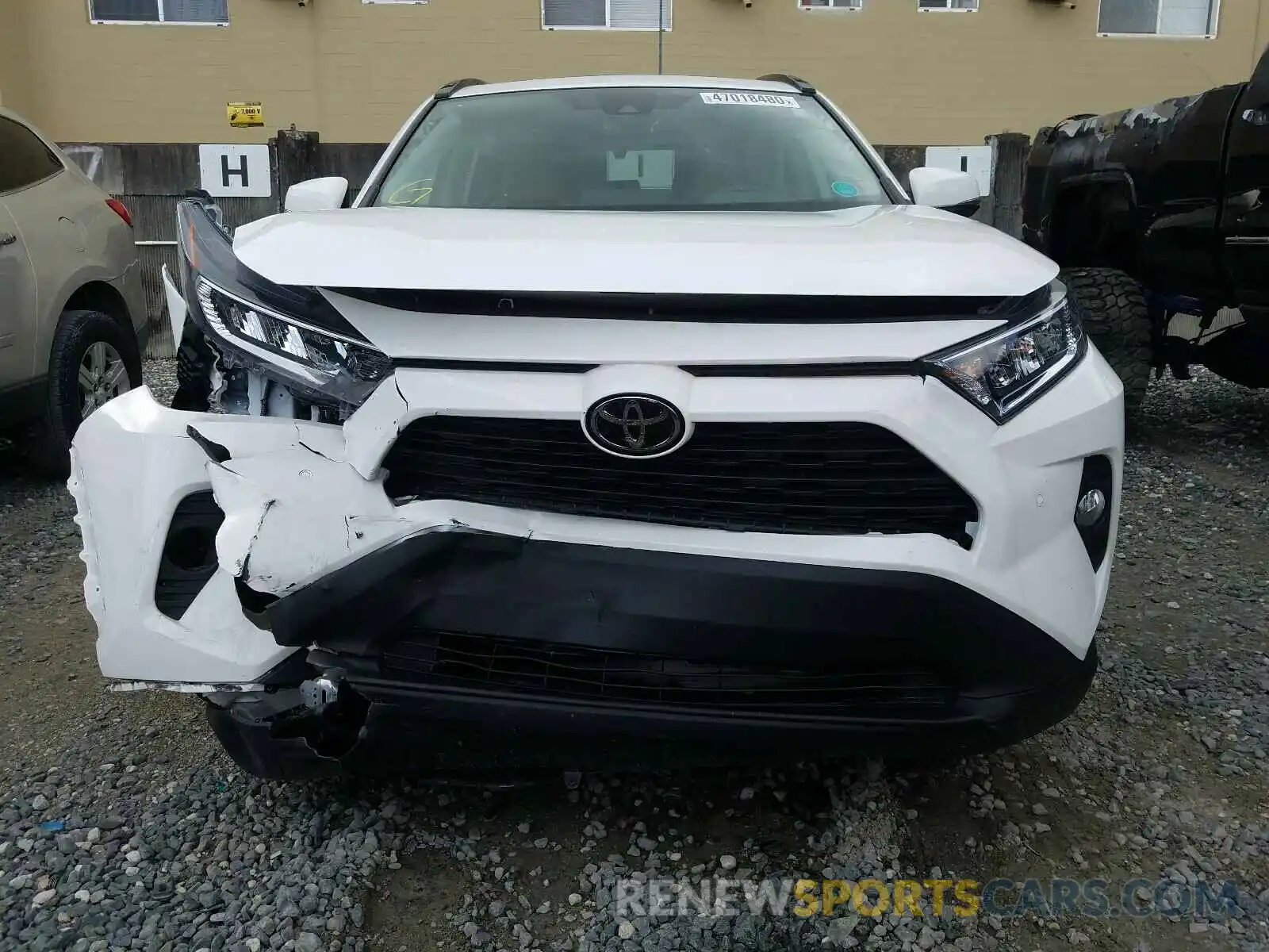 9 Photograph of a damaged car 2T3C1RFV4KW014368 TOYOTA RAV4 2019