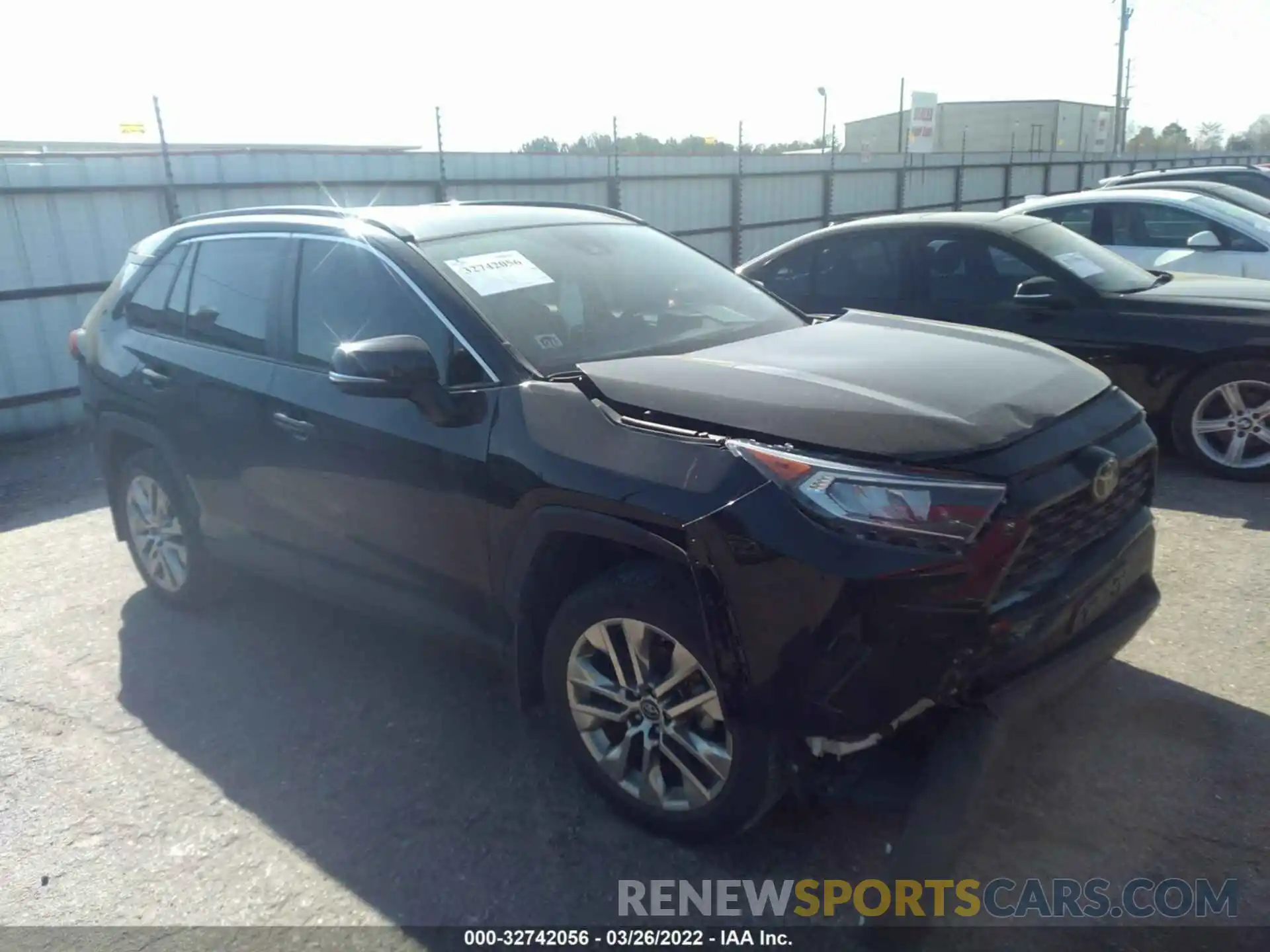 1 Фотография поврежденного автомобиля 2T3C1RFV4KW025807 TOYOTA RAV4 2019