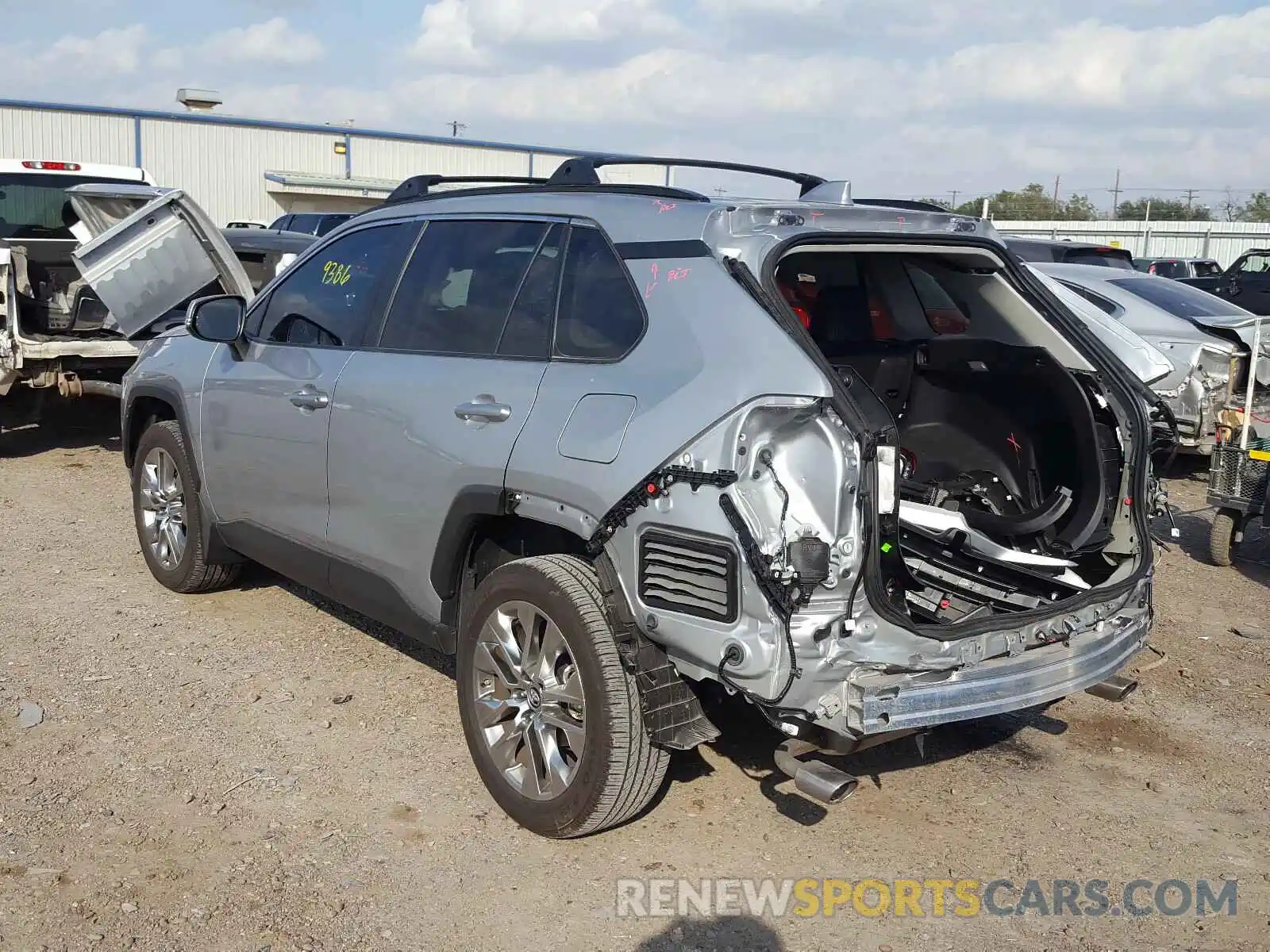 3 Фотография поврежденного автомобиля 2T3C1RFV4KW032398 TOYOTA RAV4 2019