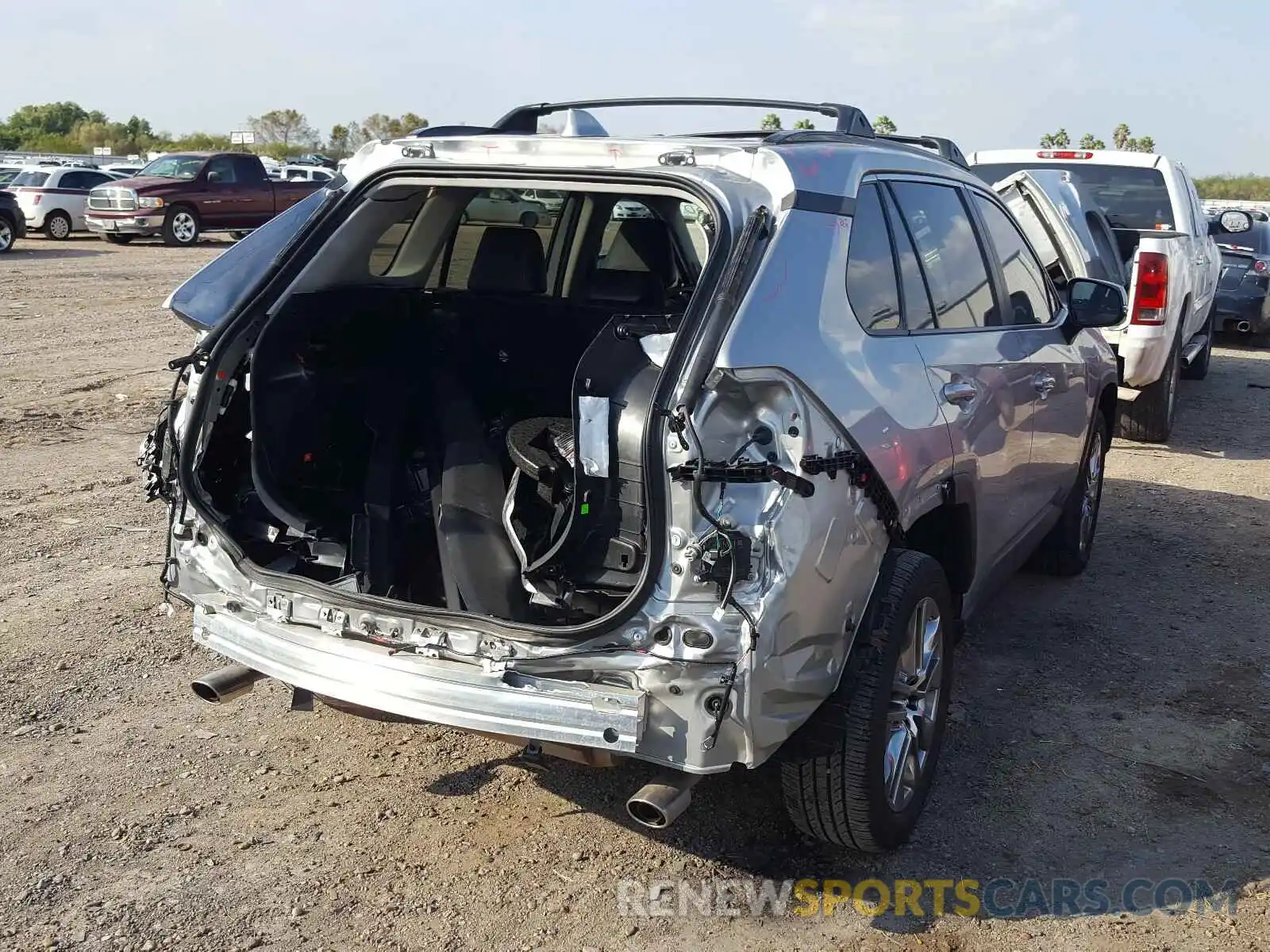 4 Photograph of a damaged car 2T3C1RFV4KW032398 TOYOTA RAV4 2019