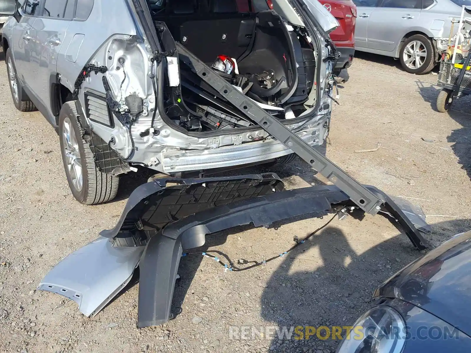 9 Фотография поврежденного автомобиля 2T3C1RFV4KW032398 TOYOTA RAV4 2019