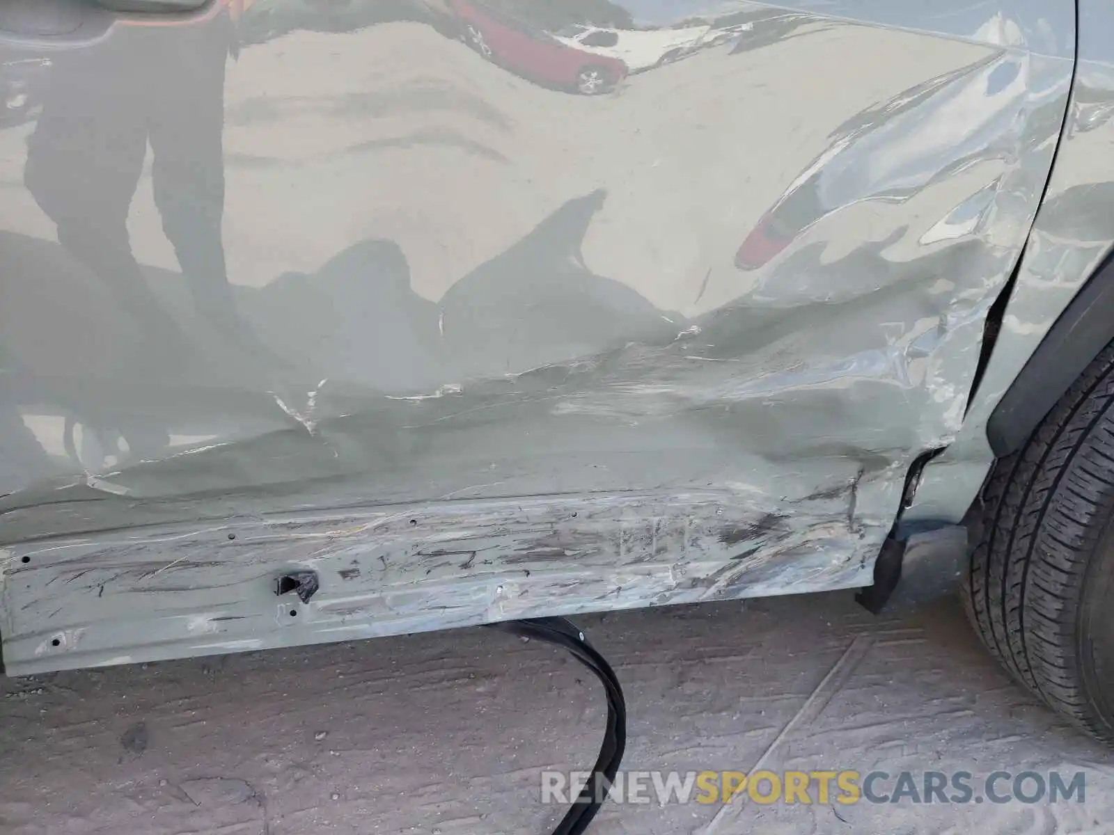 9 Photograph of a damaged car 2T3C1RFV4KW050528 TOYOTA RAV4 2019