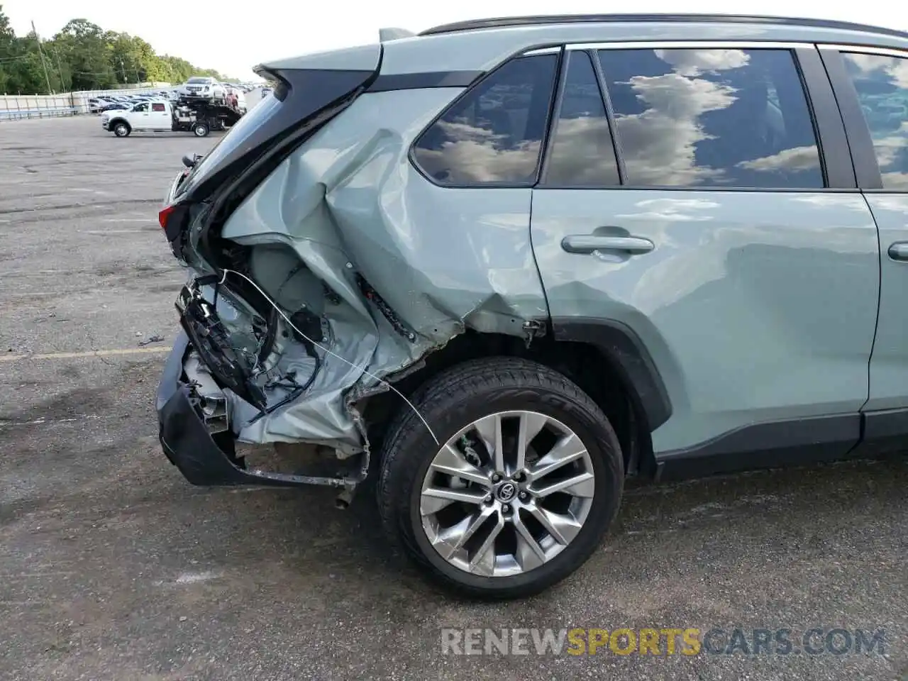 9 Photograph of a damaged car 2T3C1RFV5KC001405 TOYOTA RAV4 2019