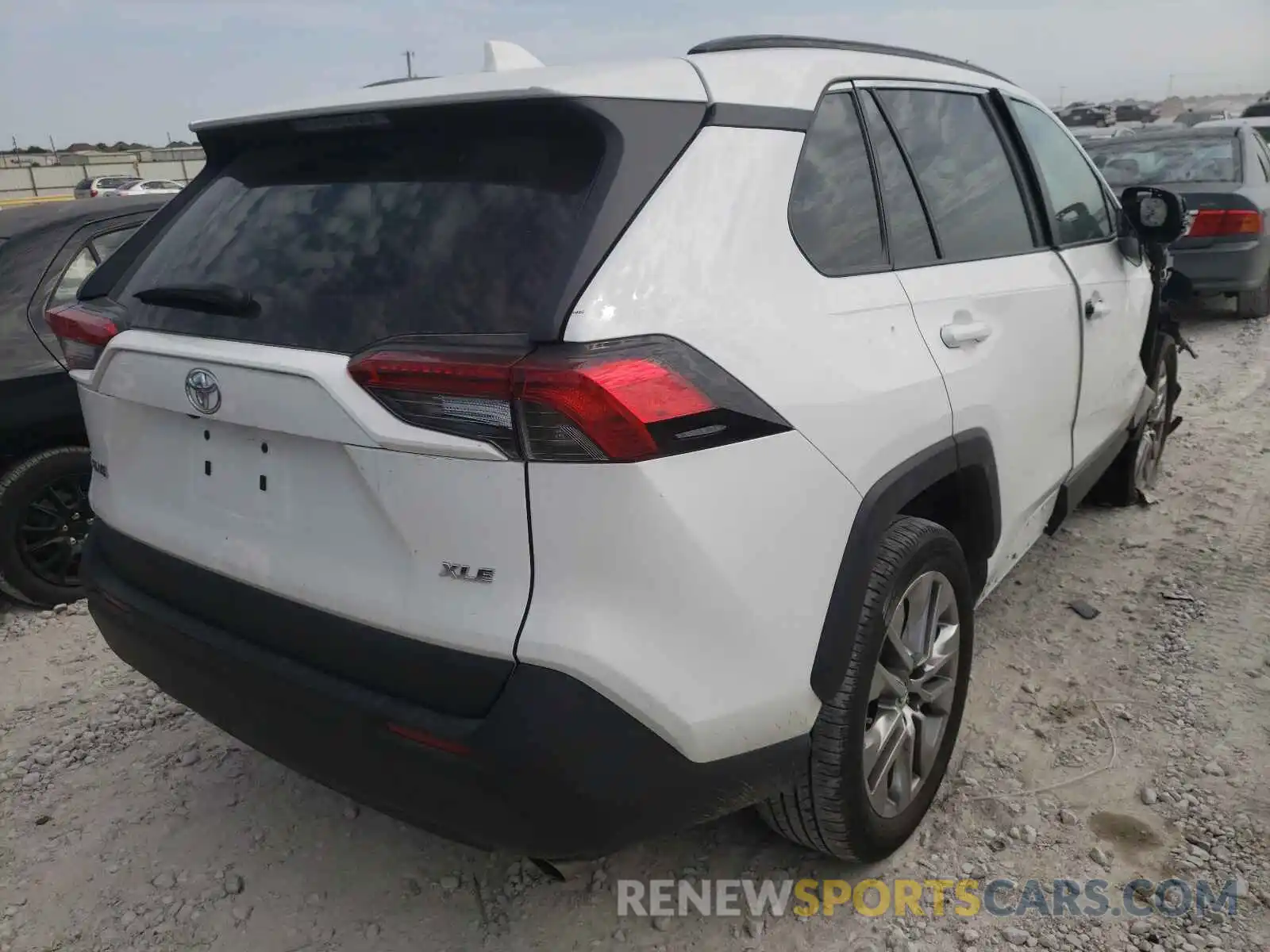 4 Photograph of a damaged car 2T3C1RFV5KC019502 TOYOTA RAV4 2019