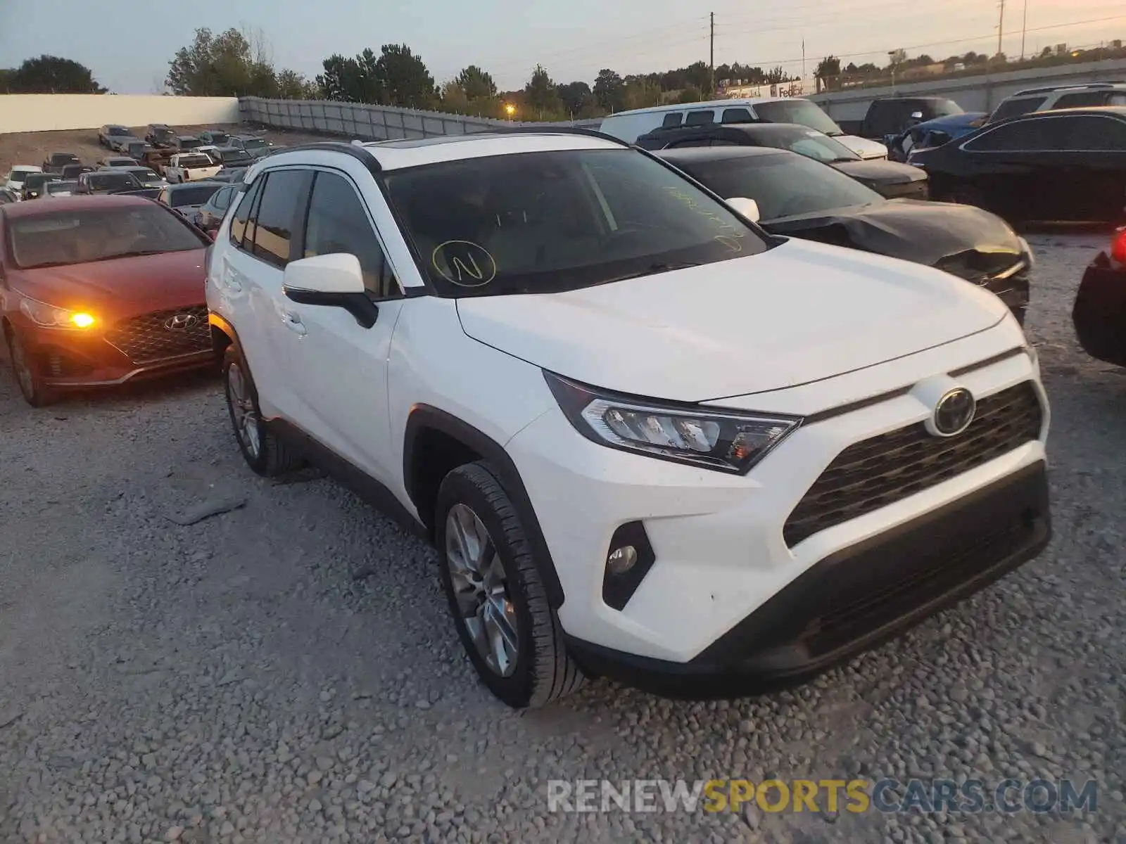 1 Photograph of a damaged car 2T3C1RFV5KC029138 TOYOTA RAV4 2019