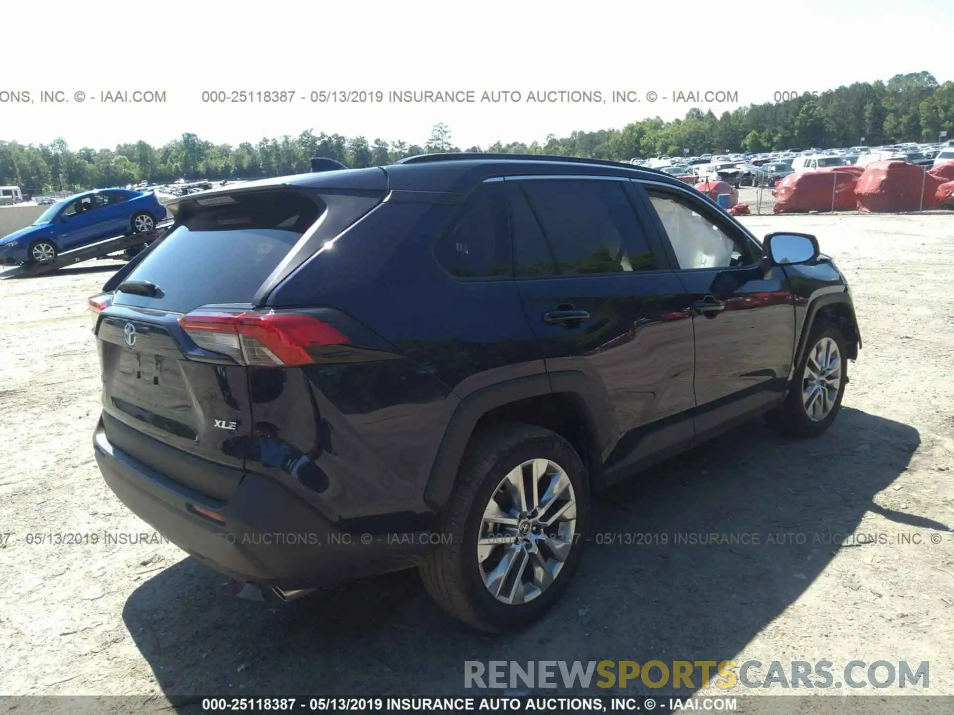 4 Photograph of a damaged car 2T3C1RFV5KW001371 TOYOTA RAV4 2019