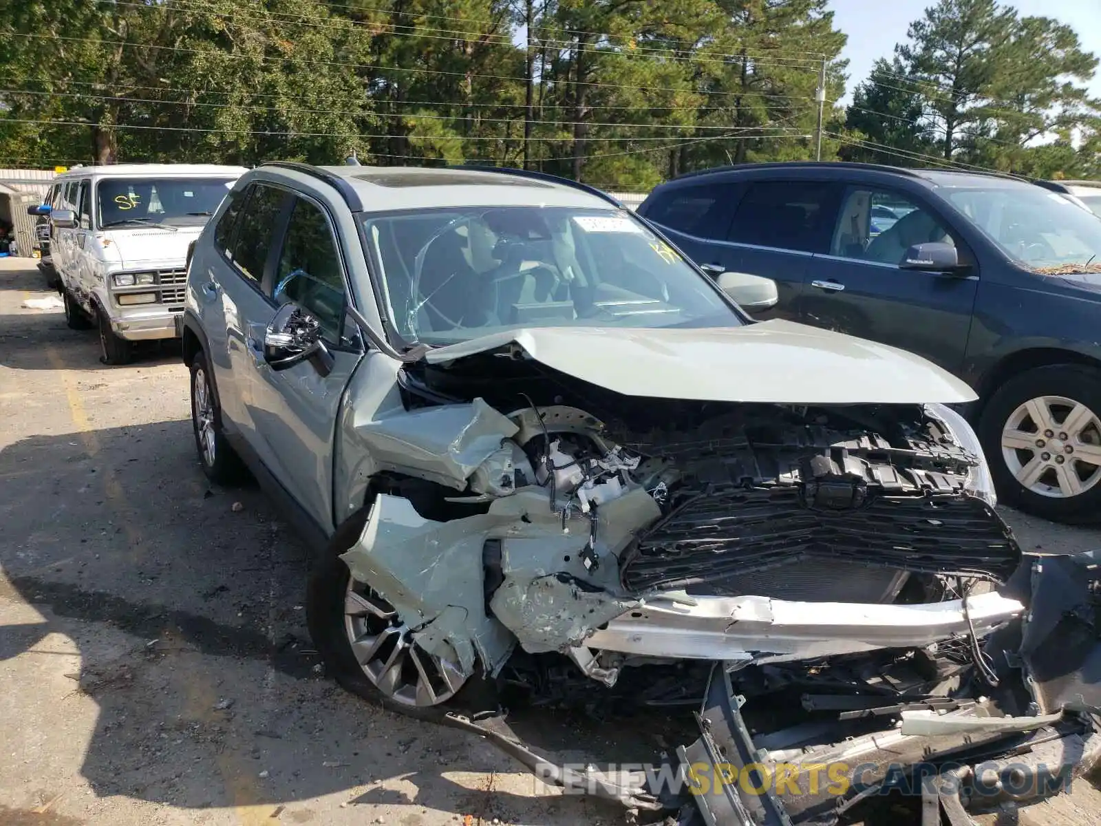 1 Photograph of a damaged car 2T3C1RFV5KW022995 TOYOTA RAV4 2019