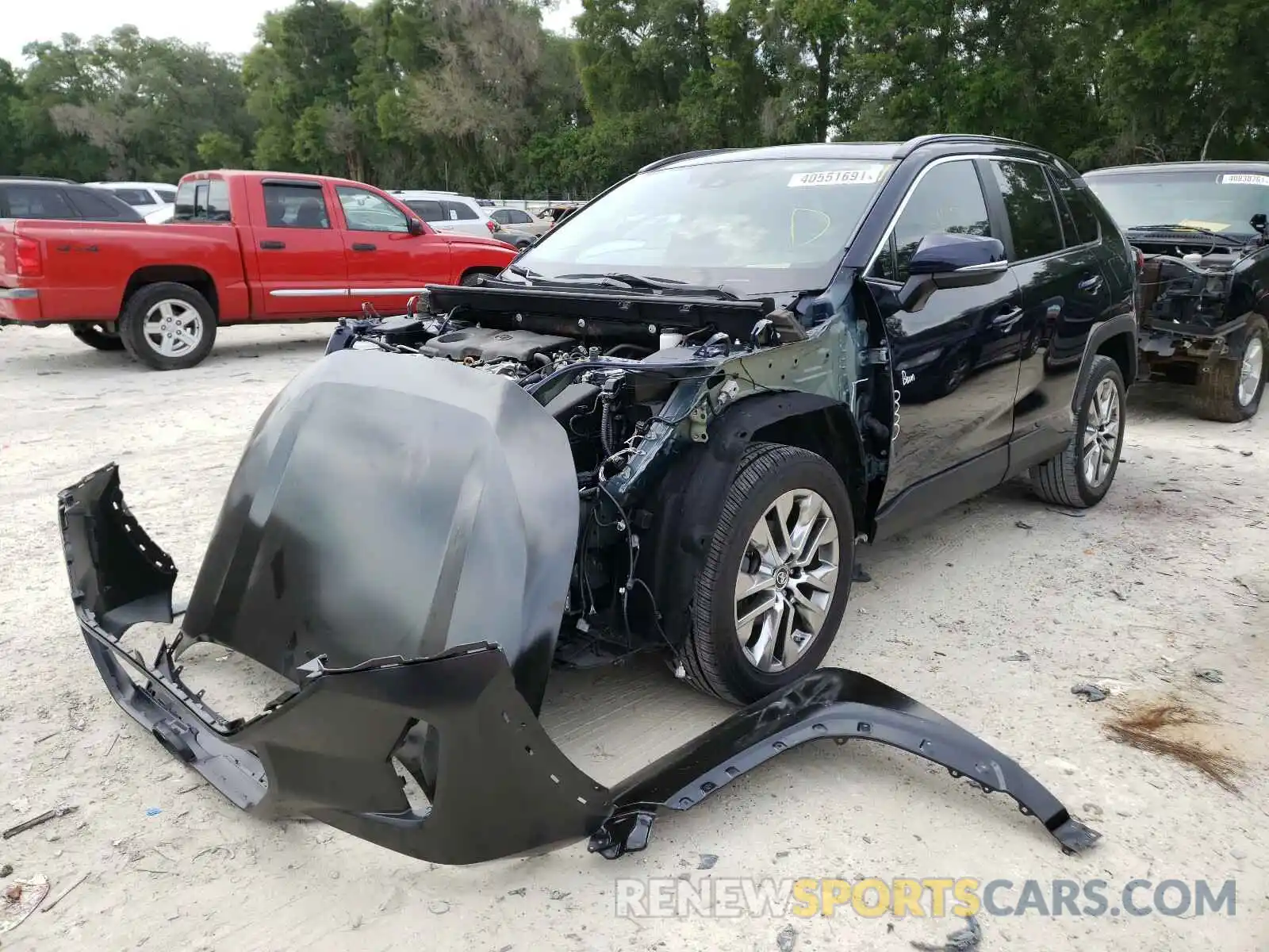 2 Фотография поврежденного автомобиля 2T3C1RFV5KW024133 TOYOTA RAV4 2019