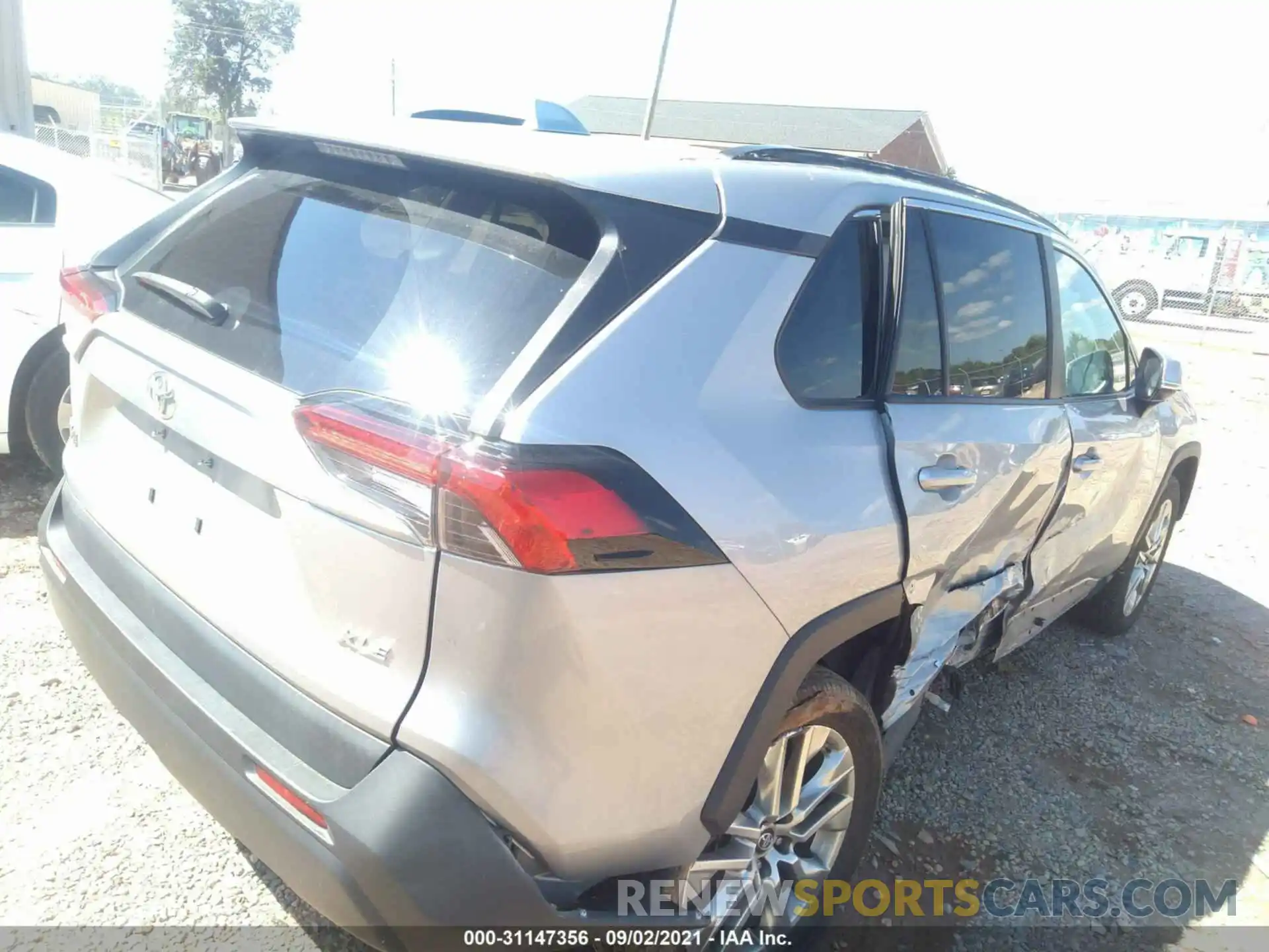 4 Photograph of a damaged car 2T3C1RFV5KW048383 TOYOTA RAV4 2019