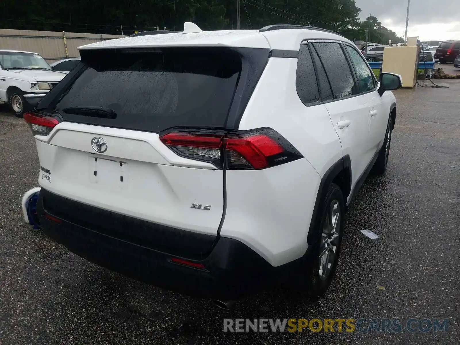 4 Photograph of a damaged car 2T3C1RFV5KW048688 TOYOTA RAV4 2019