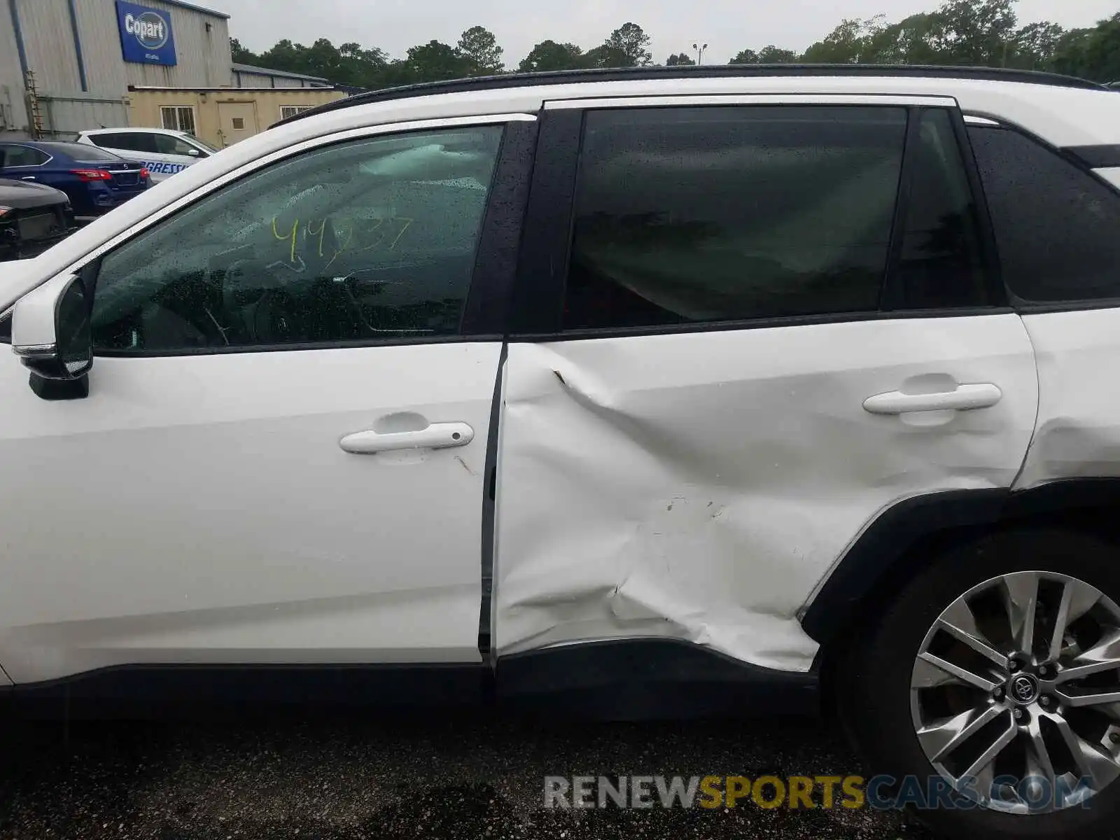 9 Photograph of a damaged car 2T3C1RFV5KW048688 TOYOTA RAV4 2019