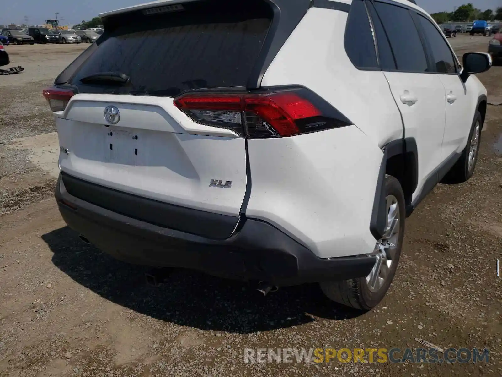 9 Photograph of a damaged car 2T3C1RFV6KC008816 TOYOTA RAV4 2019