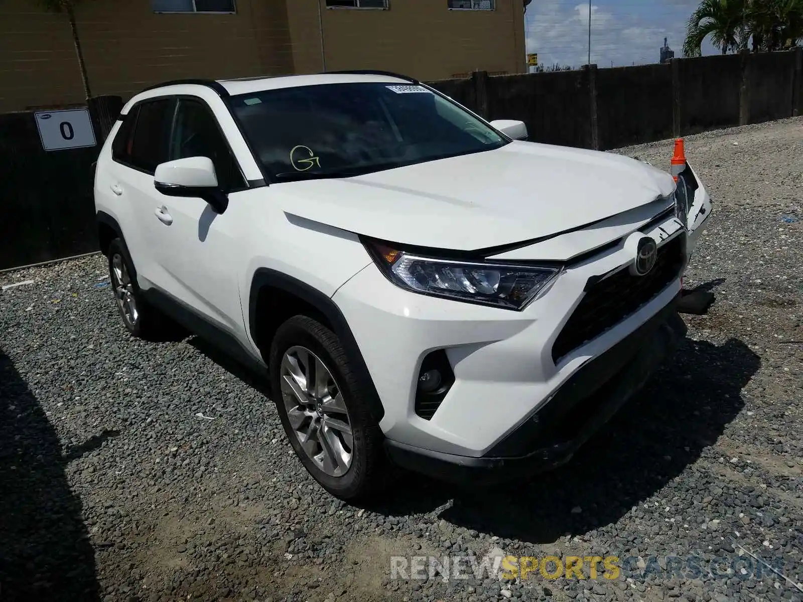 1 Фотография поврежденного автомобиля 2T3C1RFV6KW001413 TOYOTA RAV4 2019