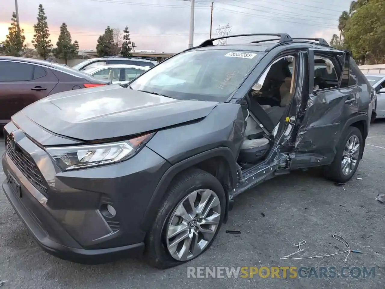 1 Photograph of a damaged car 2T3C1RFV6KW025856 TOYOTA RAV4 2019