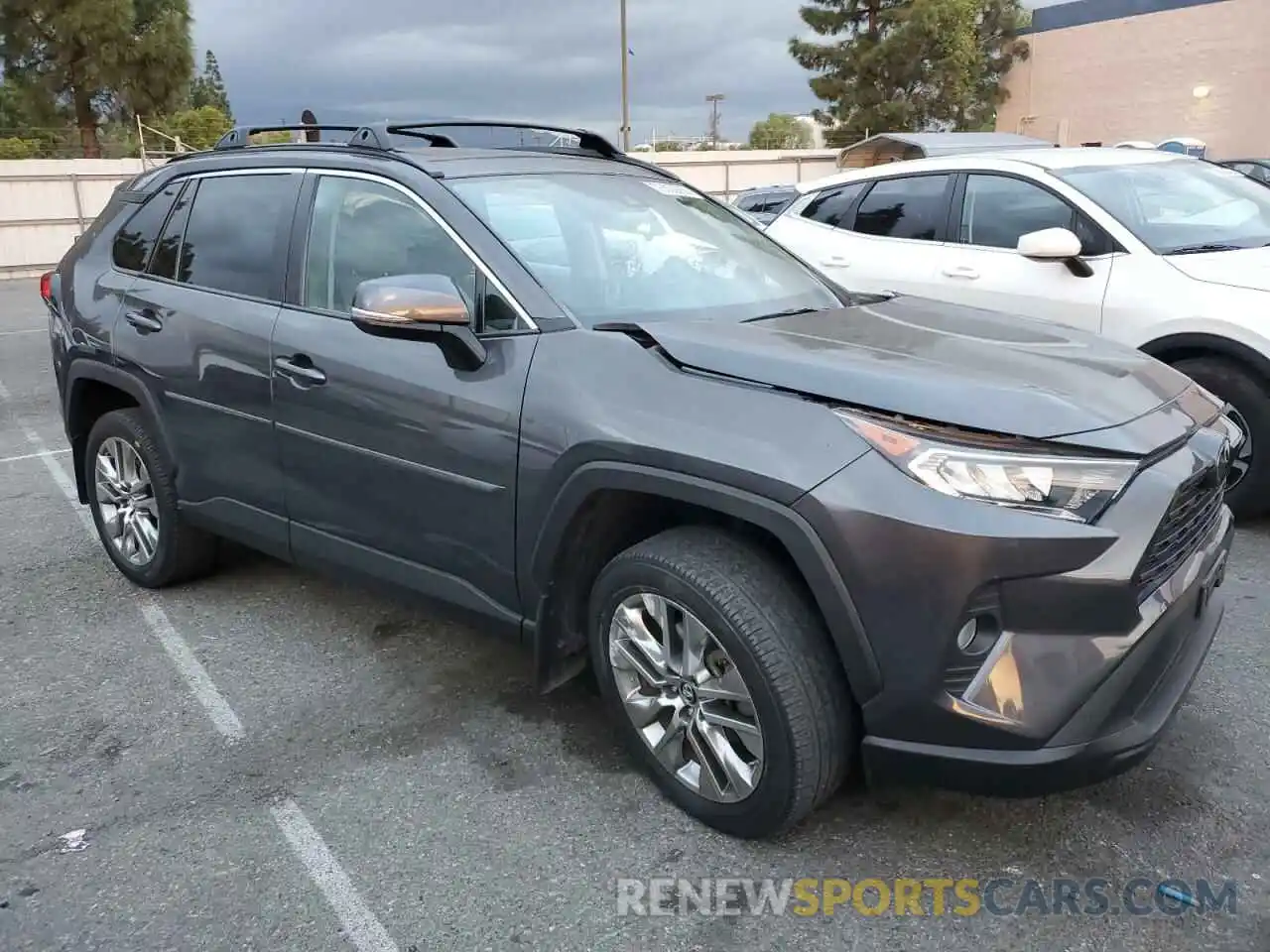 4 Photograph of a damaged car 2T3C1RFV6KW025856 TOYOTA RAV4 2019