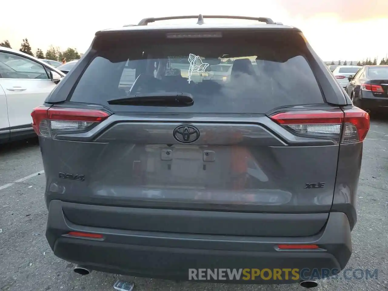 6 Photograph of a damaged car 2T3C1RFV6KW025856 TOYOTA RAV4 2019